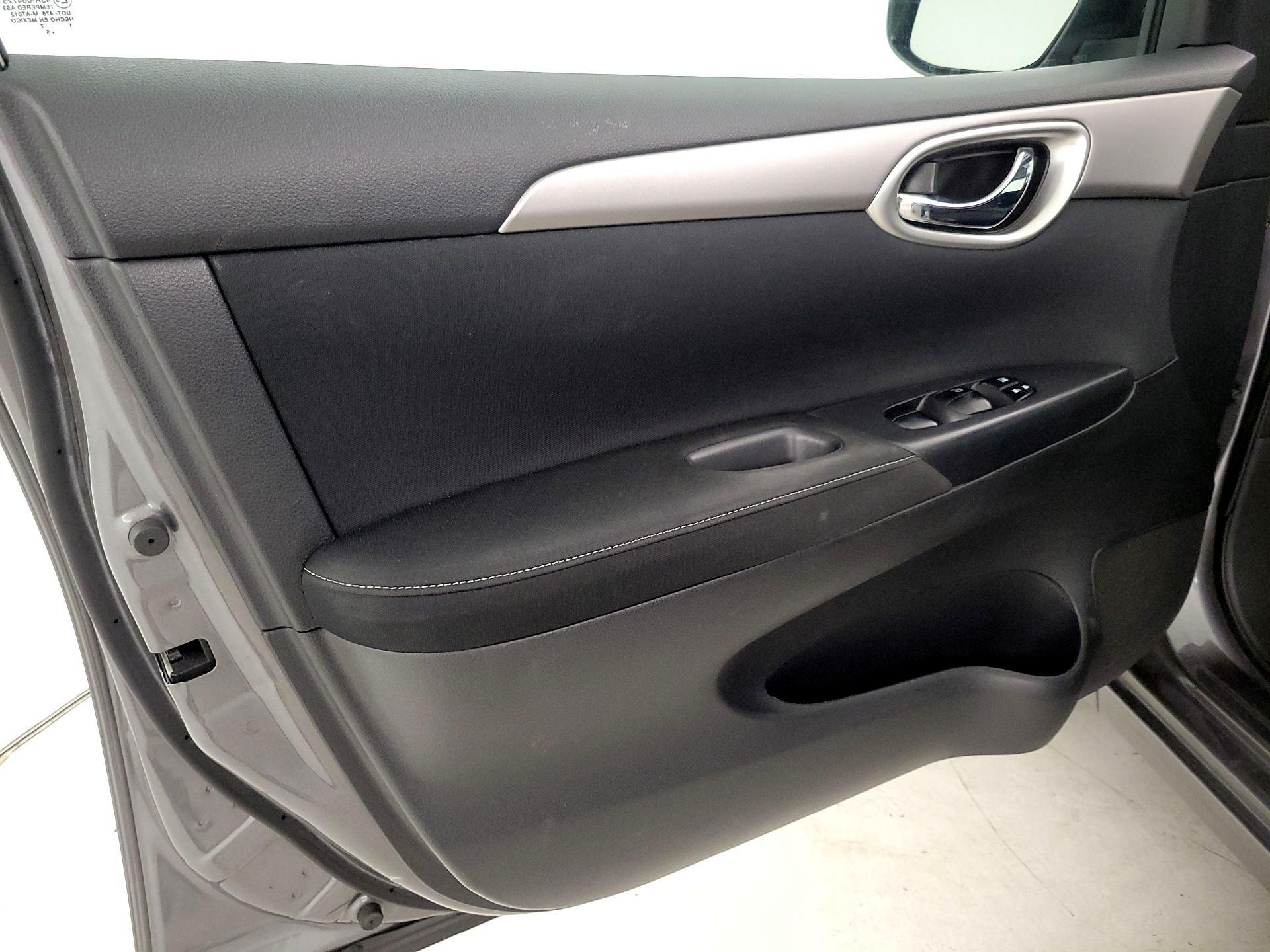 Thumbnail: 2015 Nissan Sentra - 12