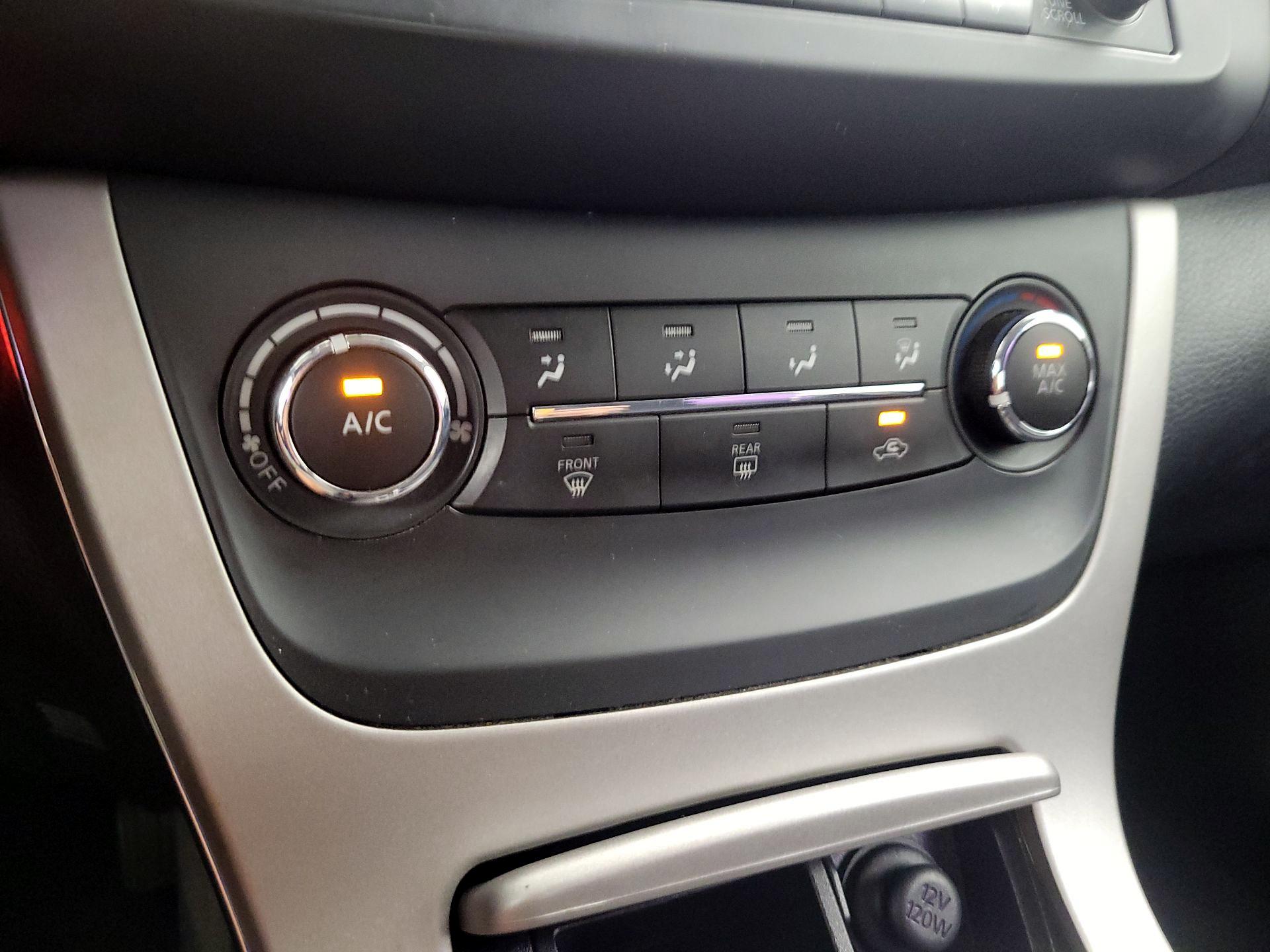 Thumbnail: 2015 Nissan Sentra - 16