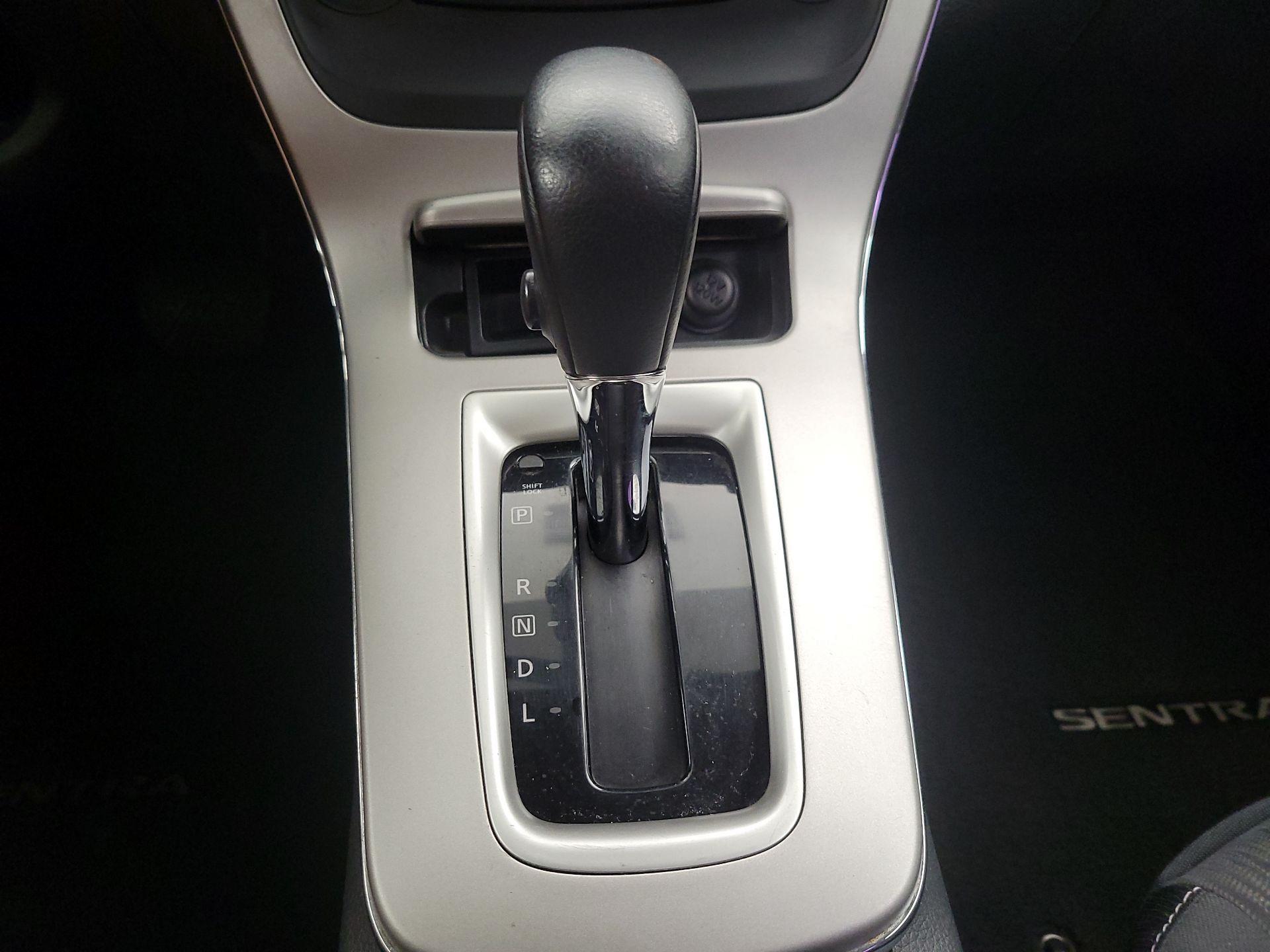 Thumbnail: 2015 Nissan Sentra - 17