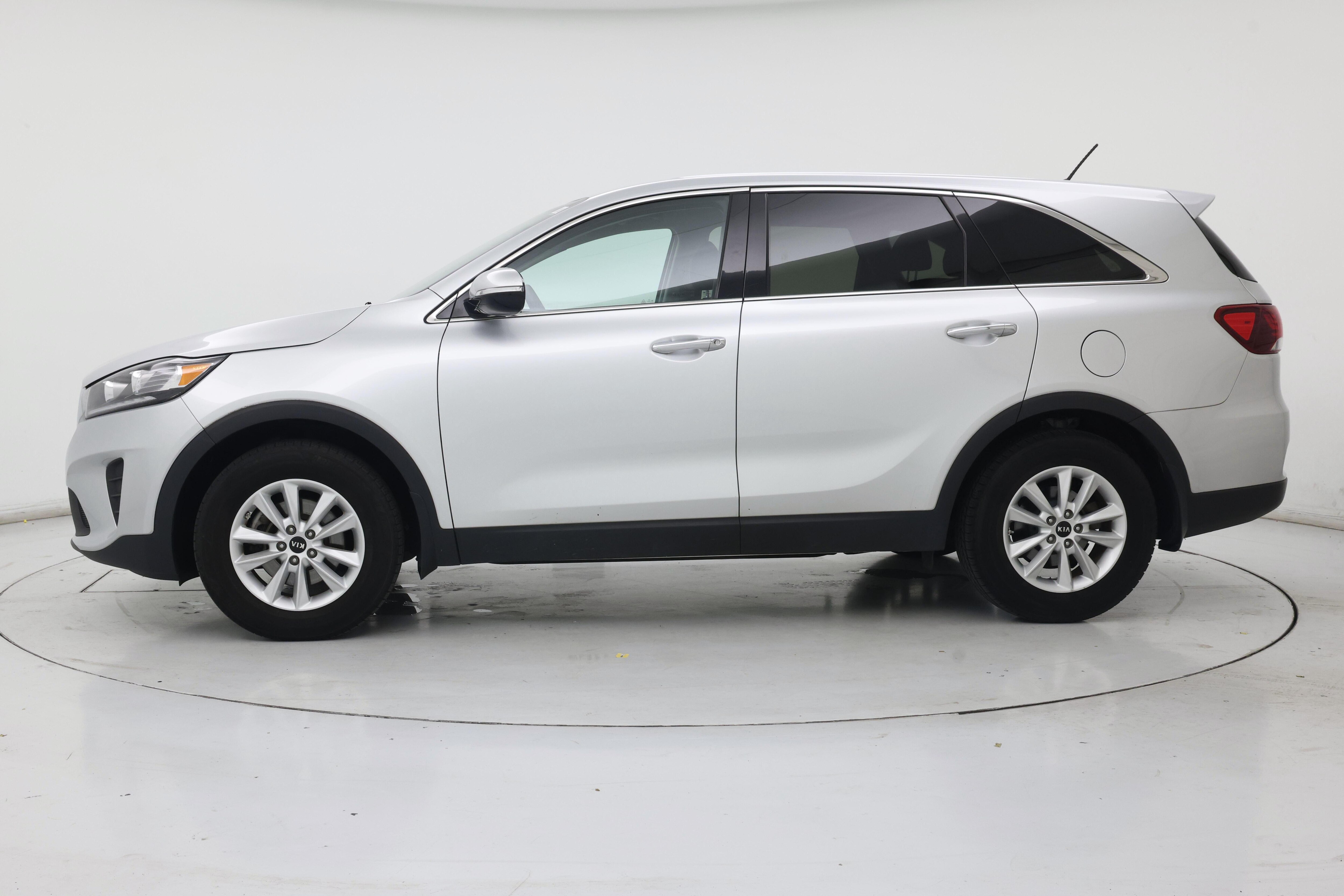 Thumbnail: 2019 Kia Sorento - 3