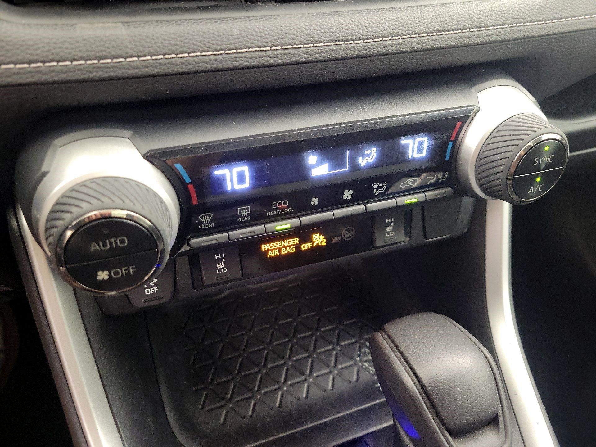 Thumbnail: 2019 Toyota RAV4 - 17