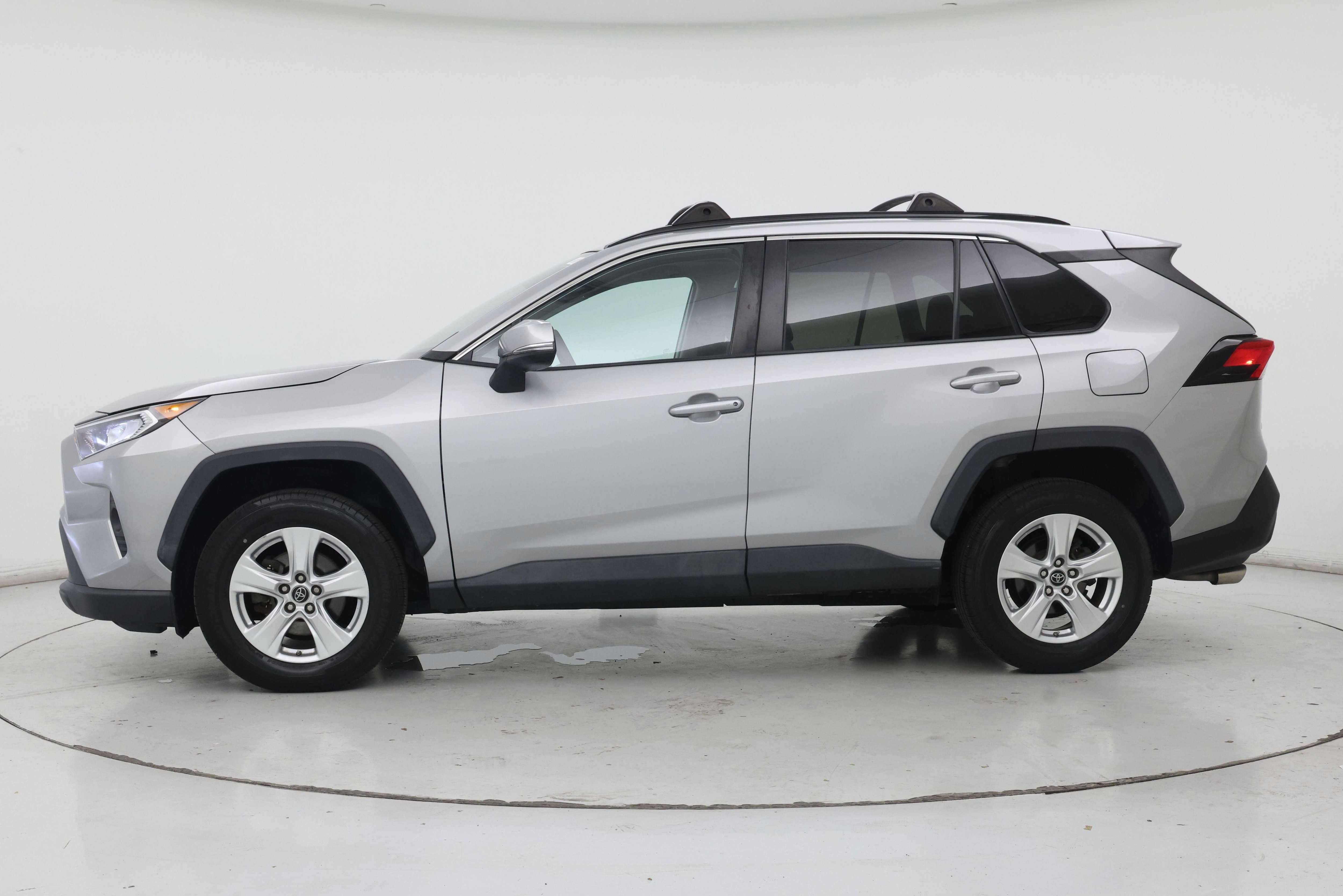 Thumbnail: 2019 Toyota RAV4 - 3