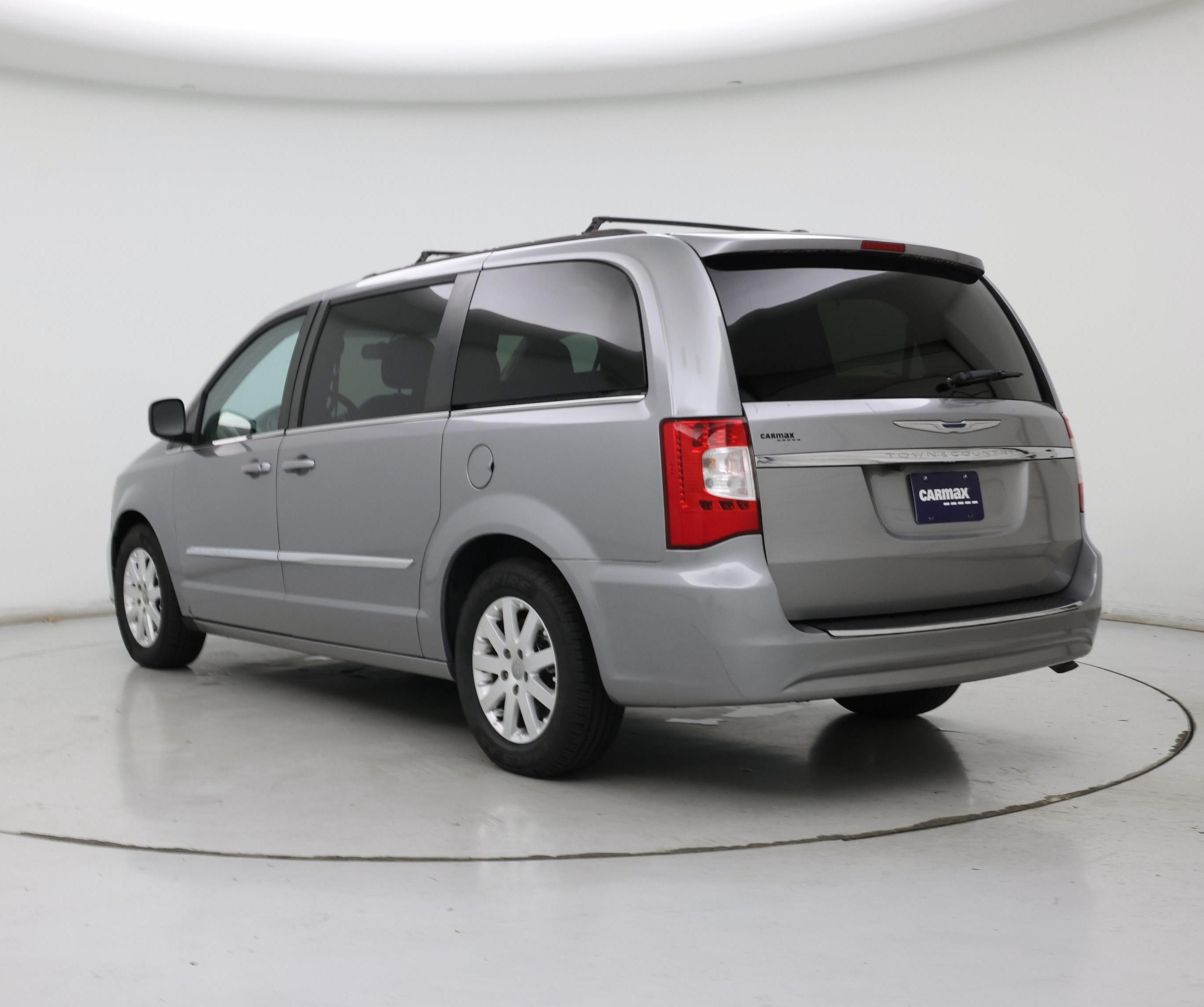 Thumbnail: 2016 Chrysler Town & Country - 2