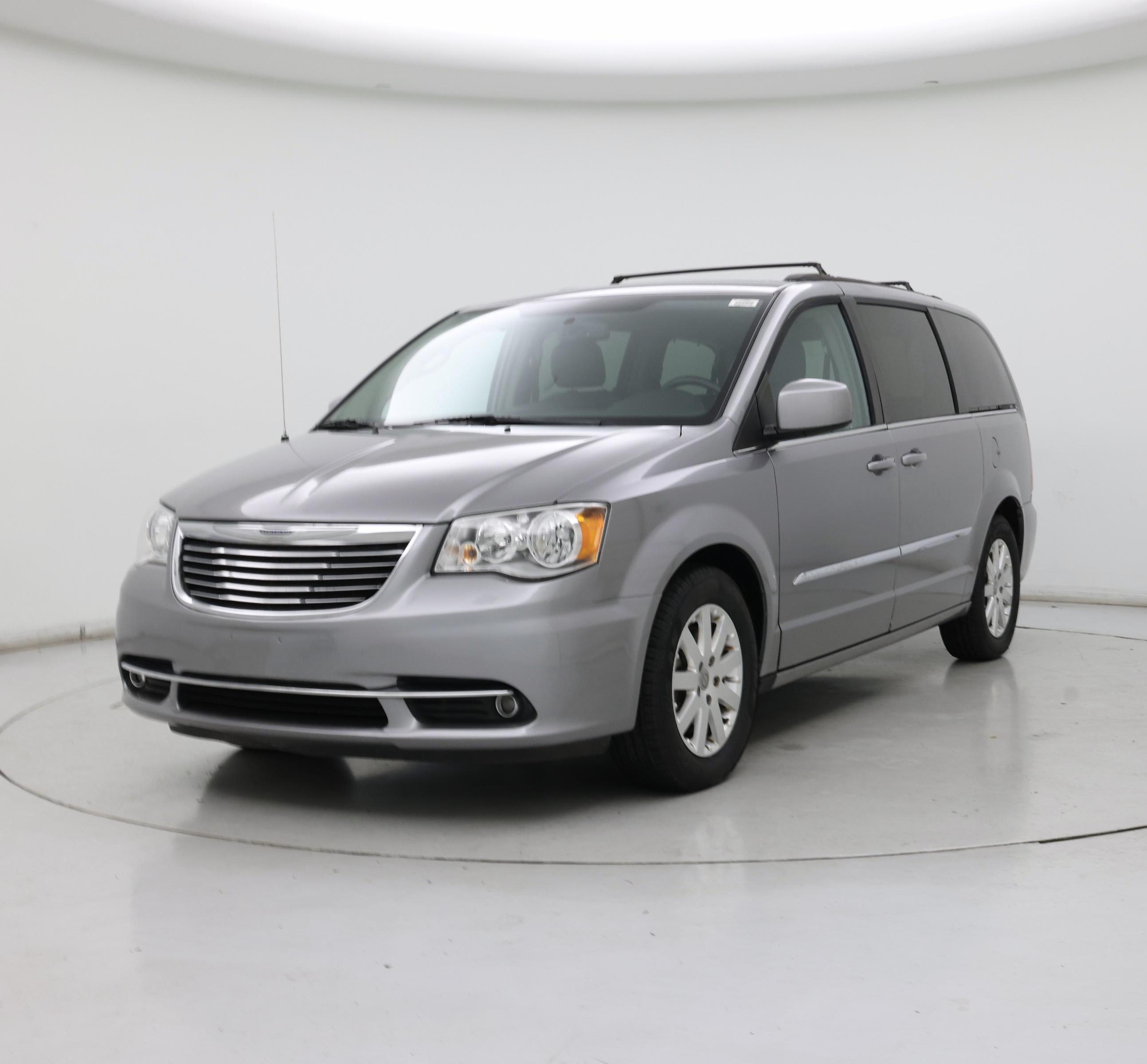 Thumbnail: 2016 Chrysler Town & Country - 4