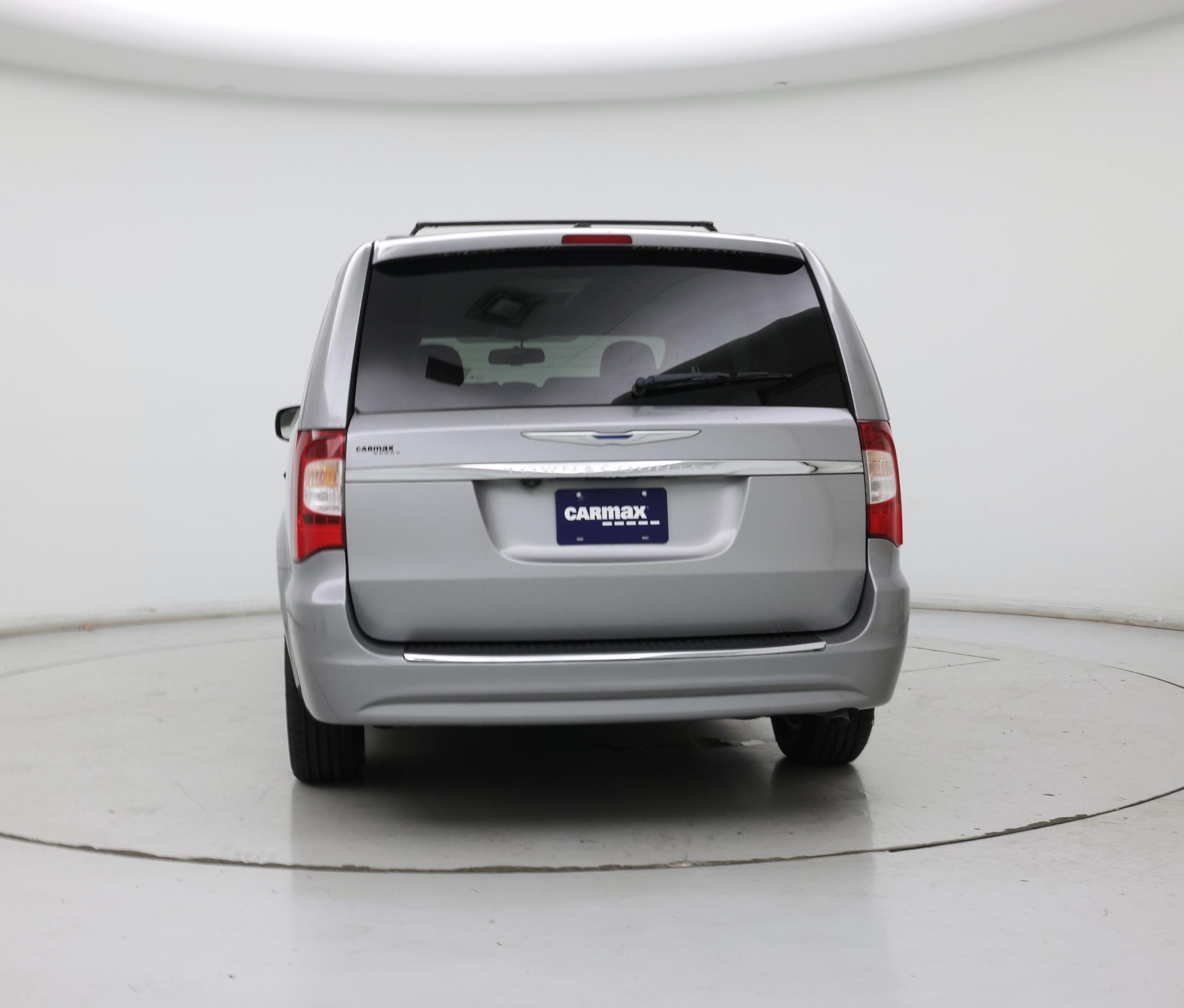 Thumbnail: 2016 Chrysler Town & Country - 6