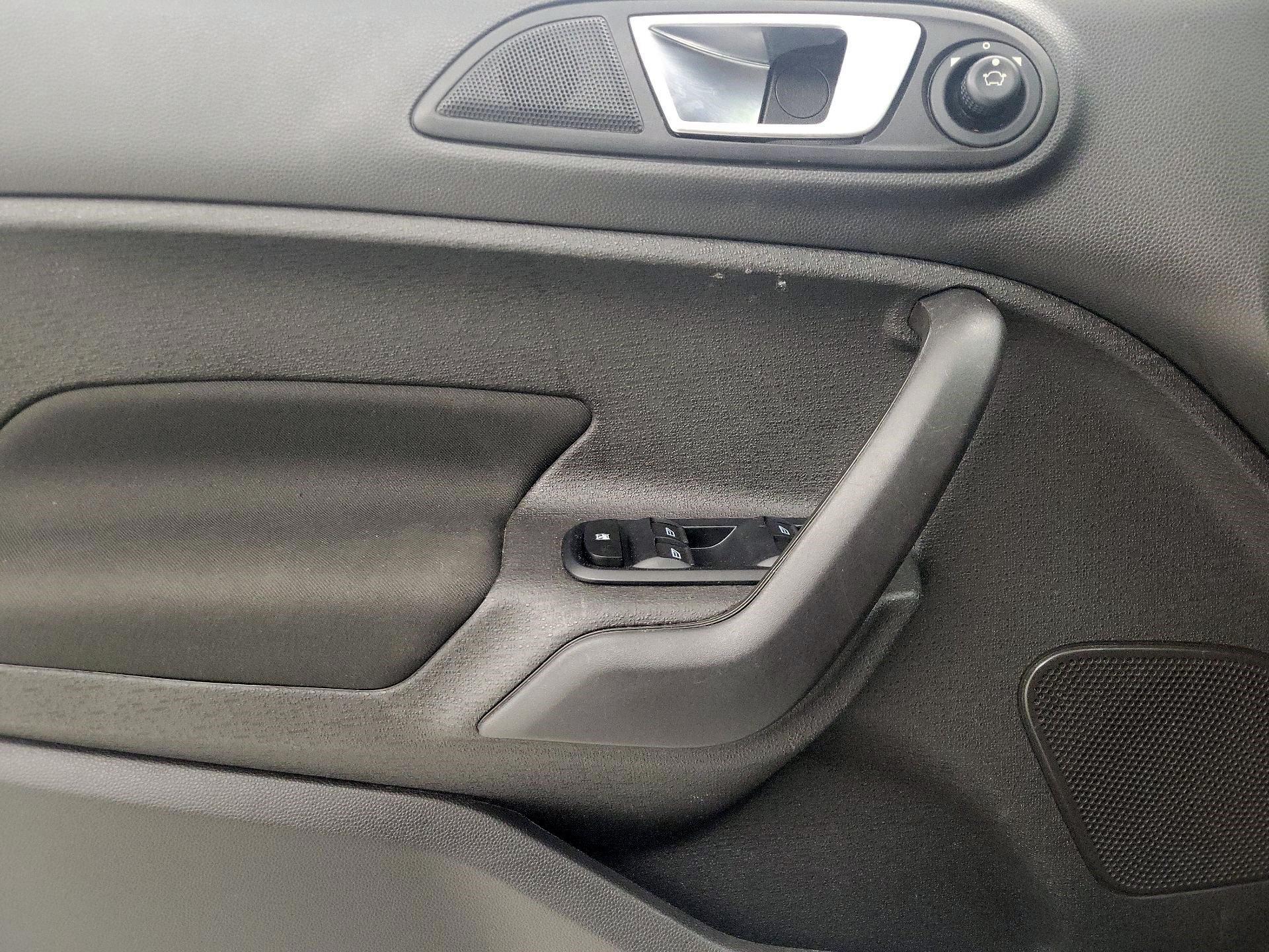 Thumbnail: 2015 Ford Fiesta - 12