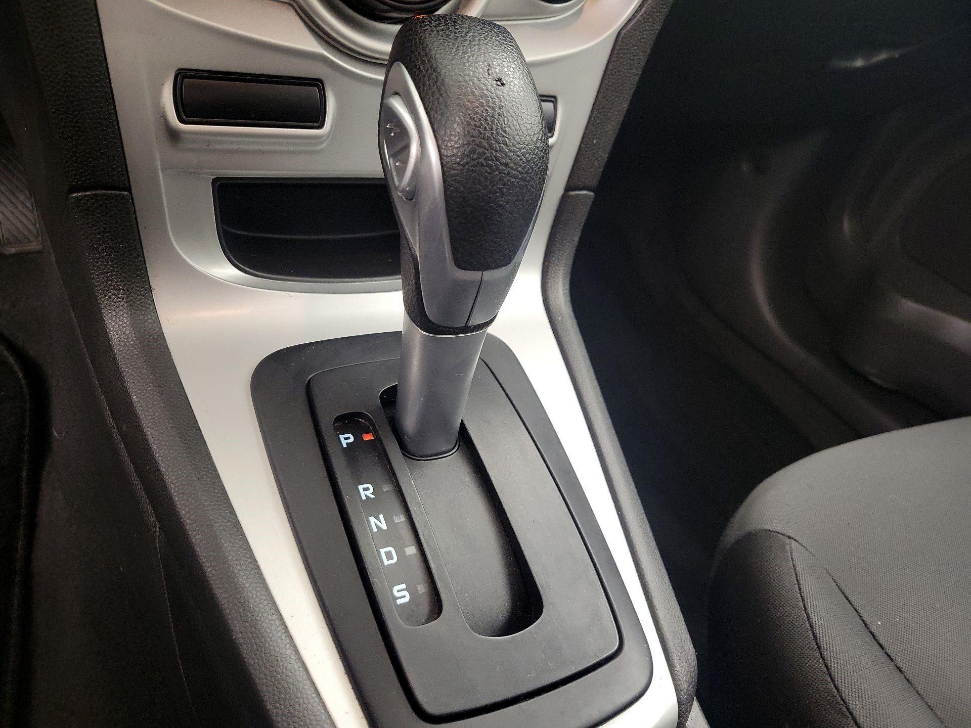 Thumbnail: 2015 Ford Fiesta - 16