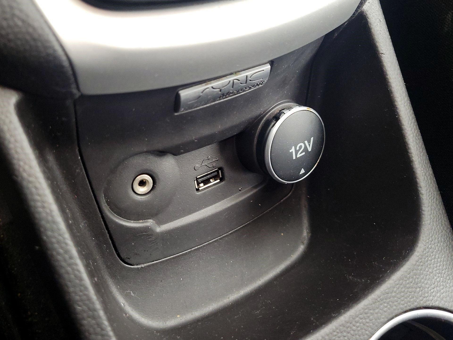 Thumbnail: 2015 Ford Fiesta - 17