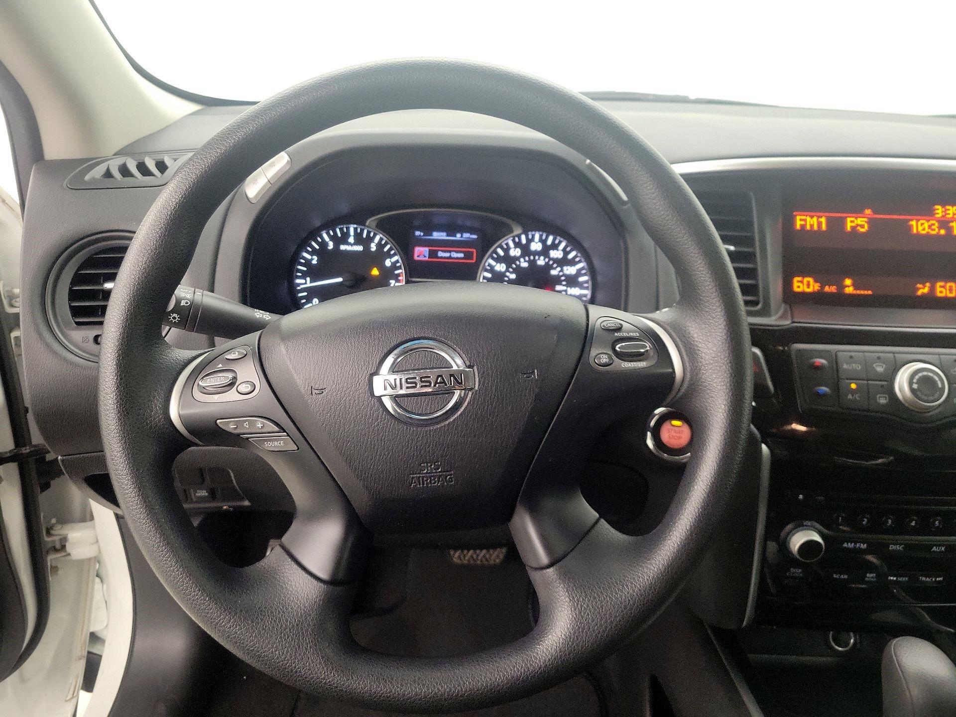 Thumbnail: 2015 Nissan Pathfinder - 10
