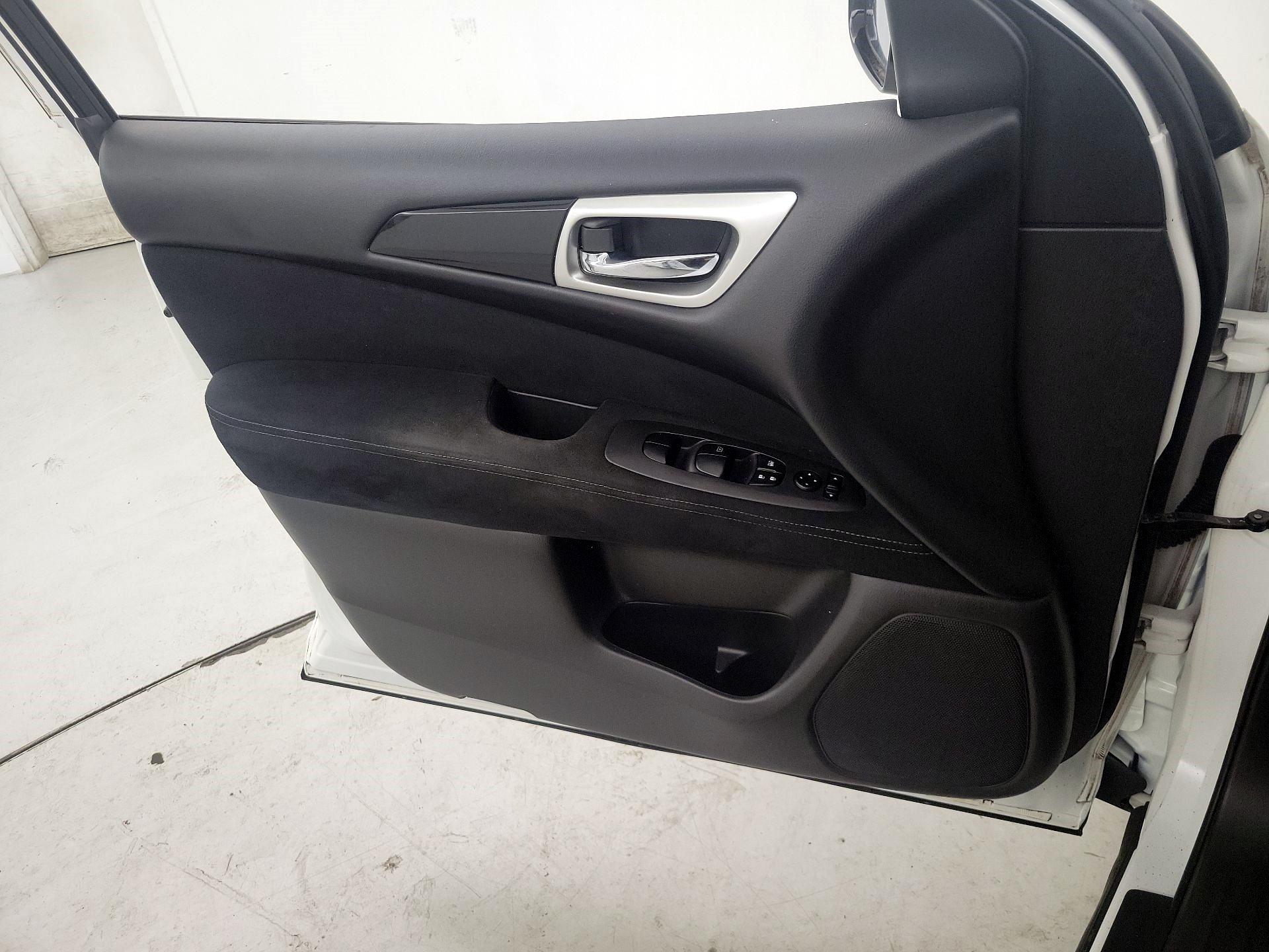Thumbnail: 2015 Nissan Pathfinder - 12