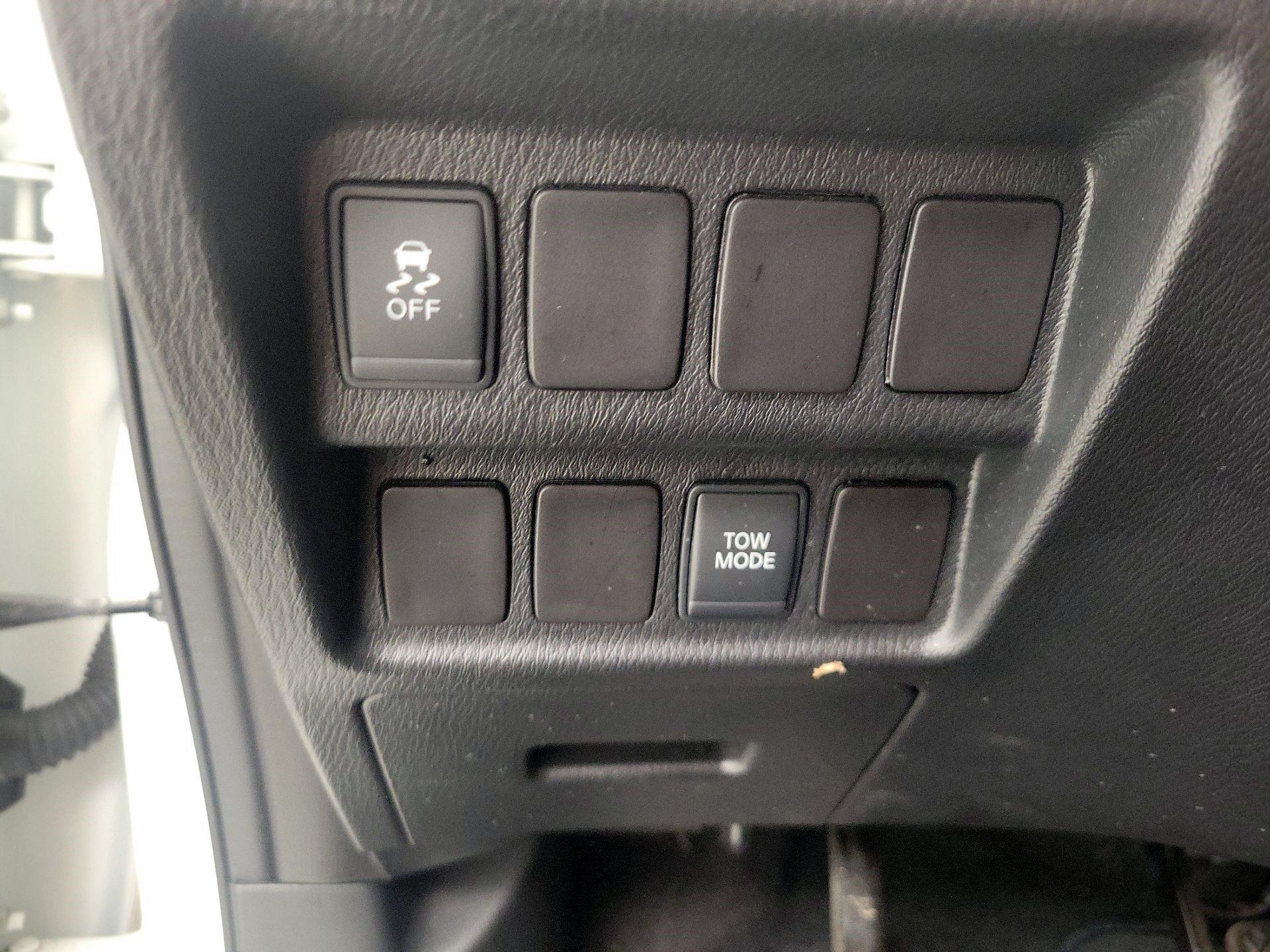 Thumbnail: 2015 Nissan Pathfinder - 13