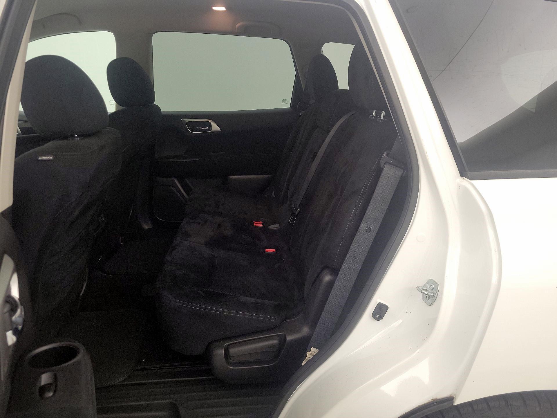 Thumbnail: 2015 Nissan Pathfinder - 18