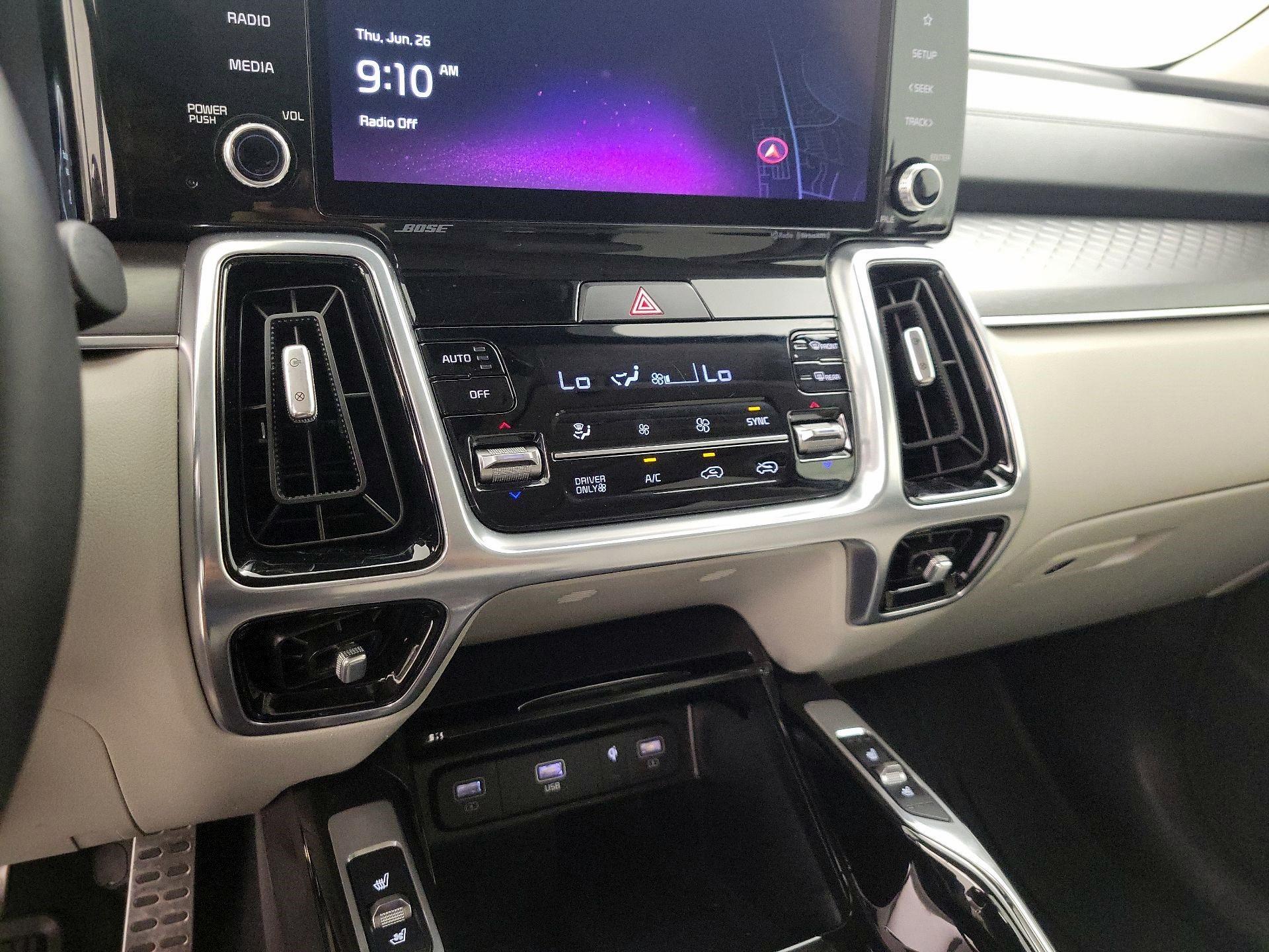Thumbnail: 2023 Kia Sorento - 17