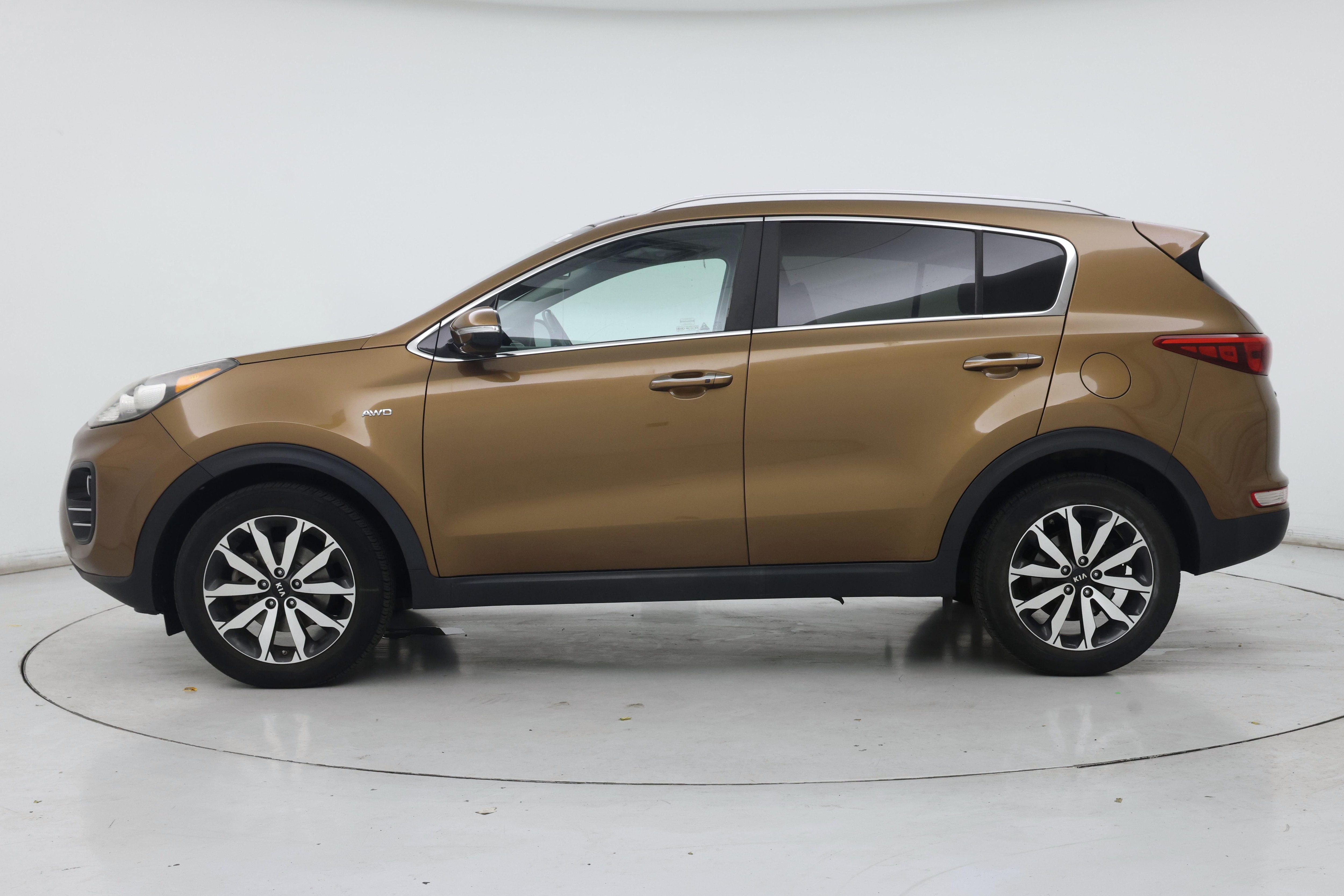 Thumbnail: 2017 Kia Sportage - 3