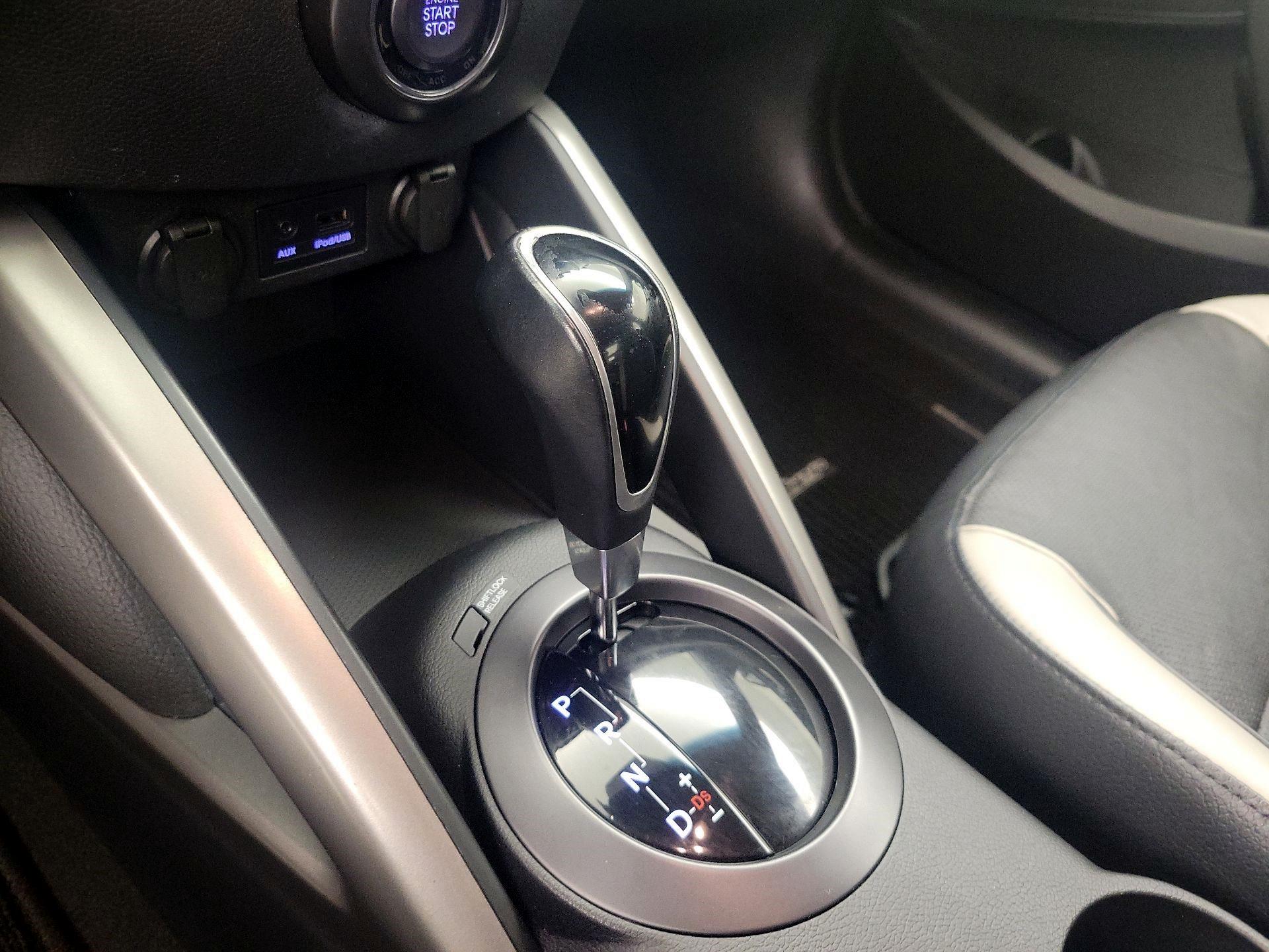 Thumbnail: 2013 Hyundai Veloster - 16