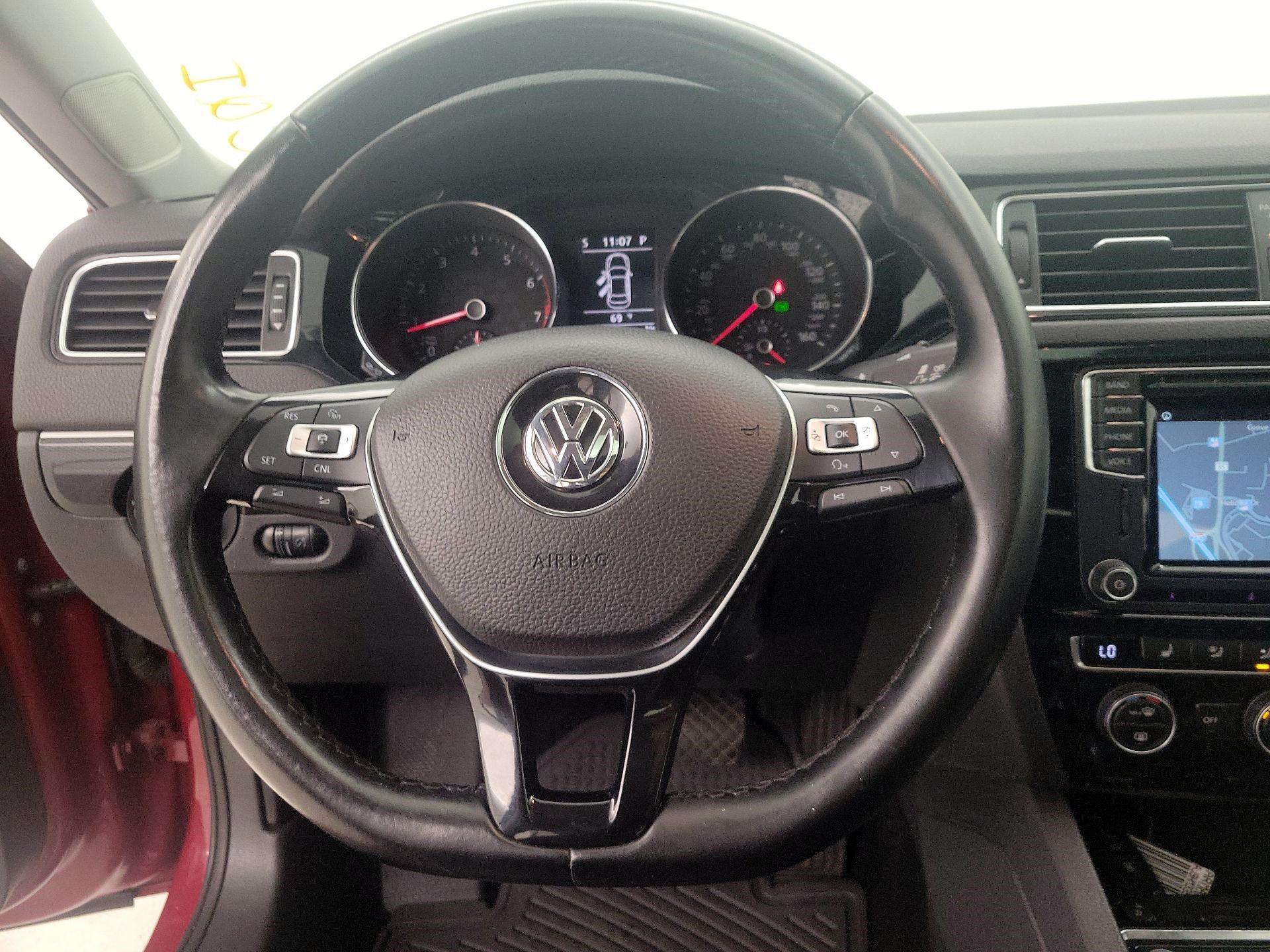 Thumbnail: 2017 Volkswagen Jetta - 10