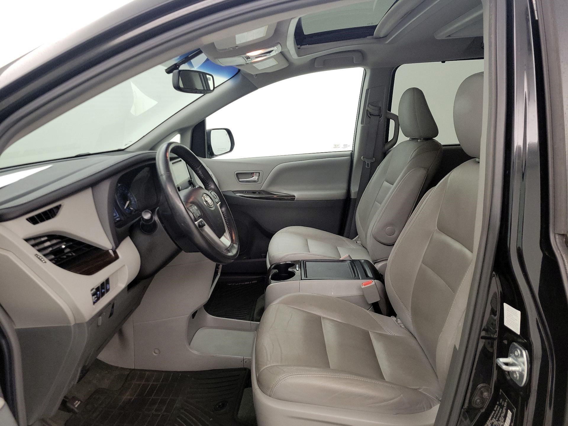 Thumbnail: 2015 Toyota Sienna - 11