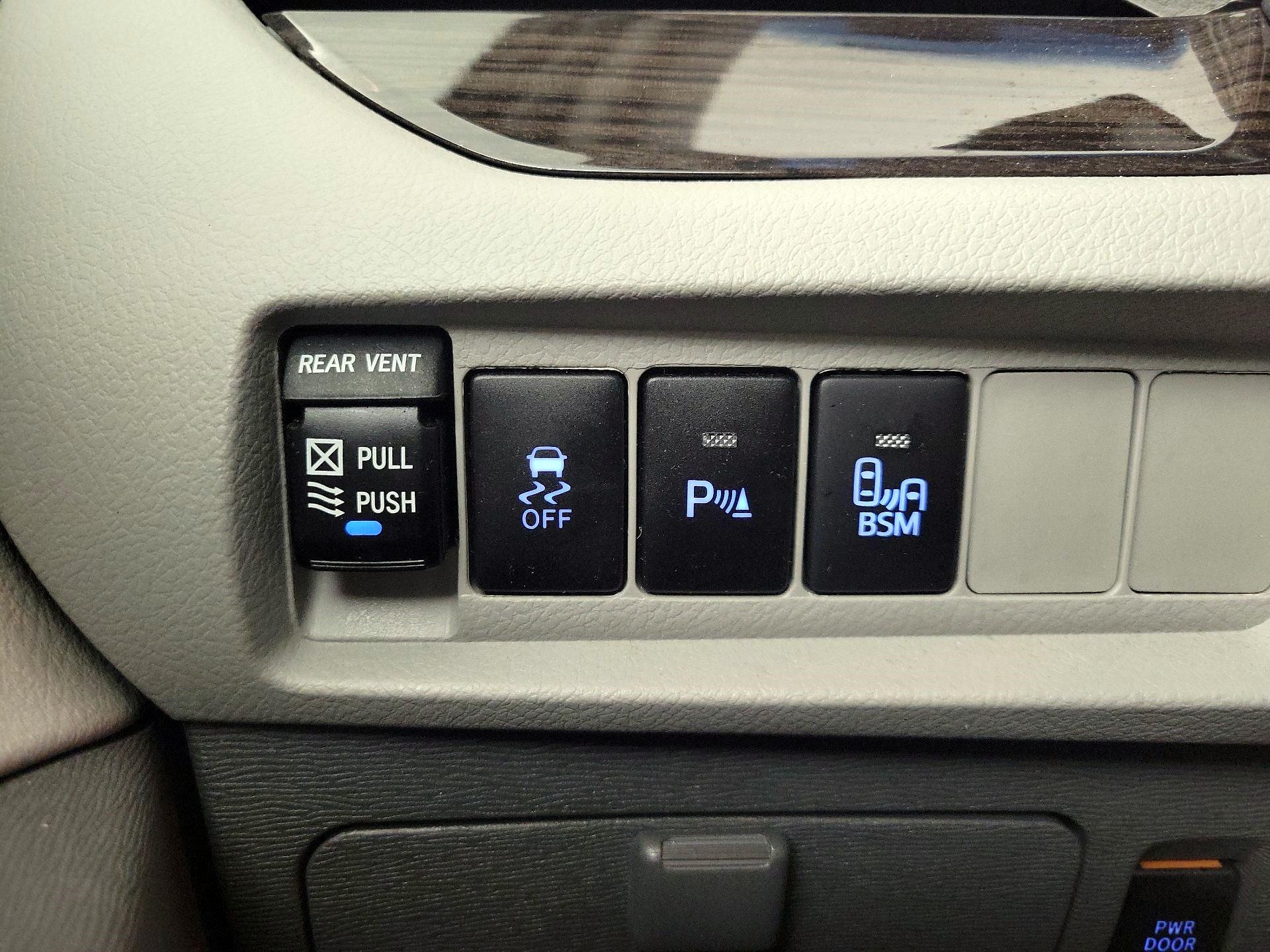 Thumbnail: 2015 Toyota Sienna - 13