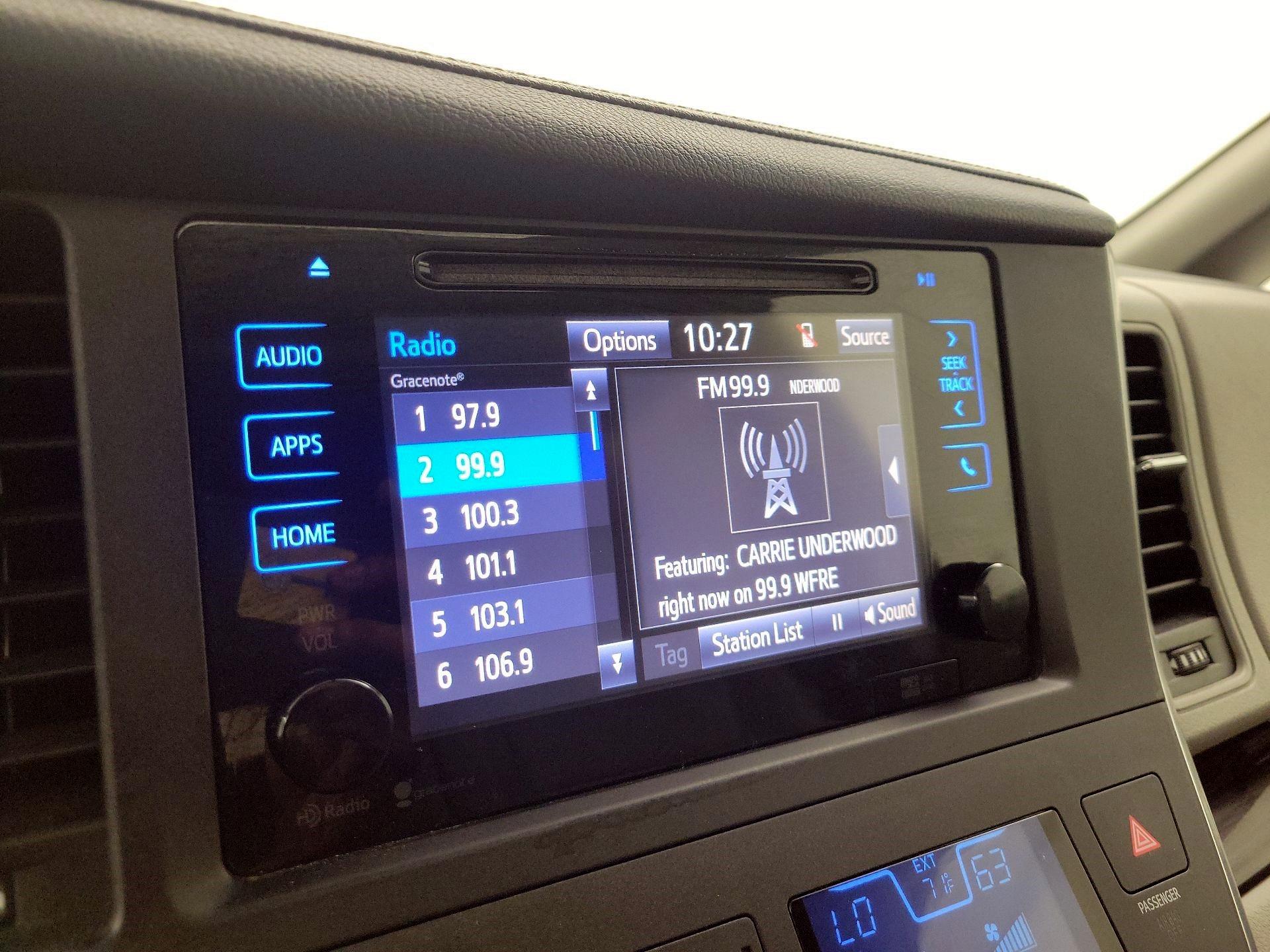 Thumbnail: 2015 Toyota Sienna - 16