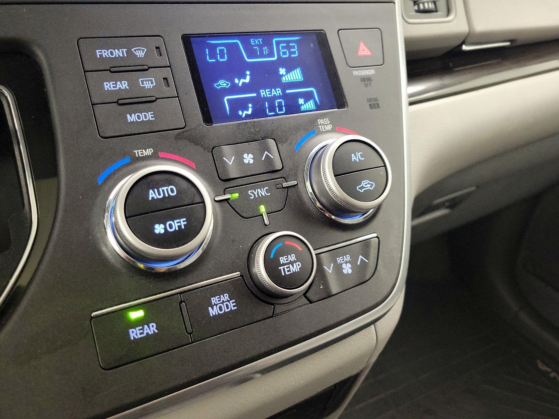 Thumbnail: 2015 Toyota Sienna - 17