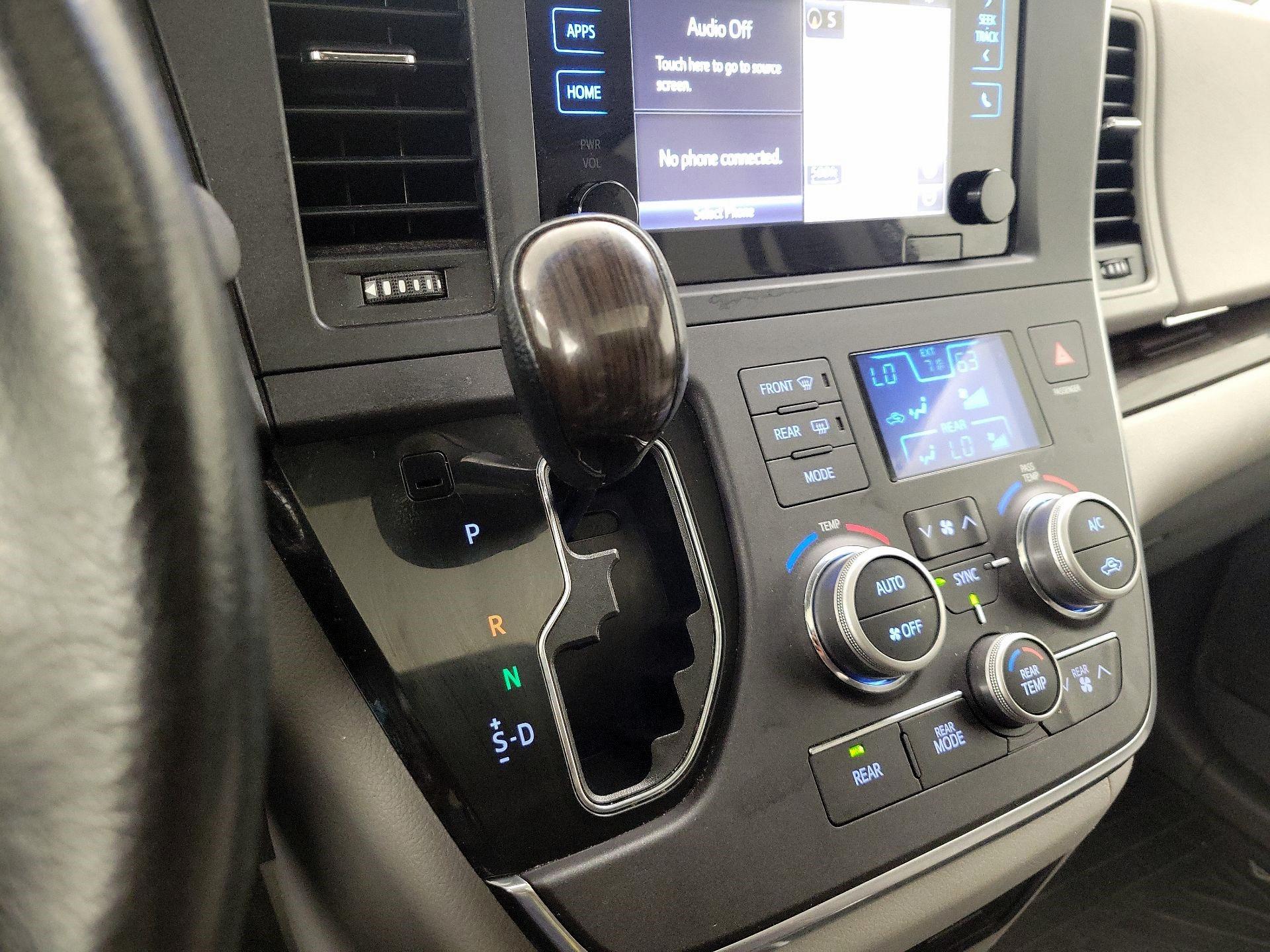 Thumbnail: 2015 Toyota Sienna - 18