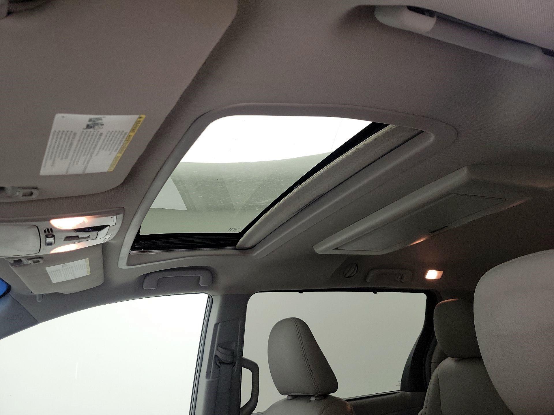 Thumbnail: 2015 Toyota Sienna - 20