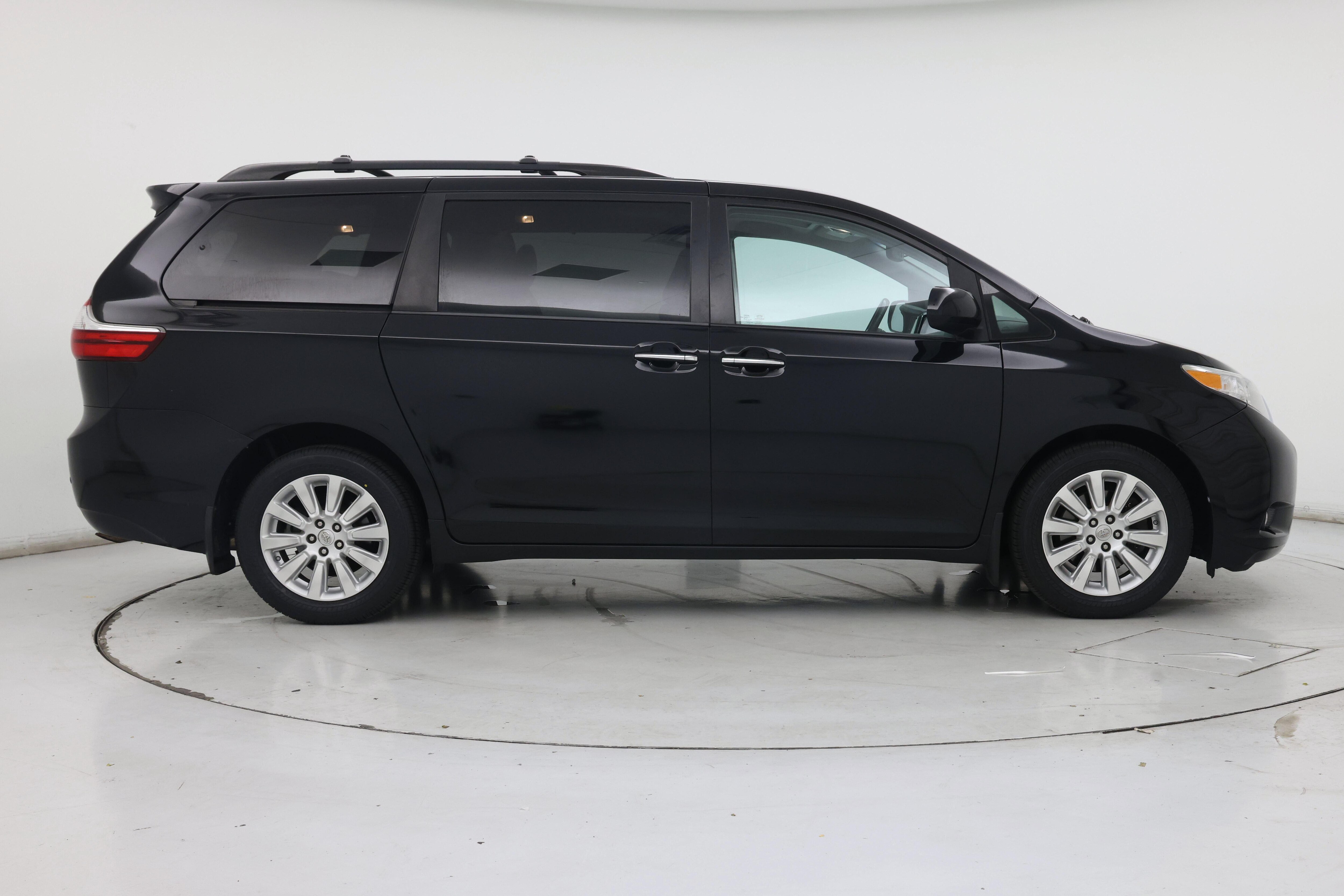 Thumbnail: 2015 Toyota Sienna - 7