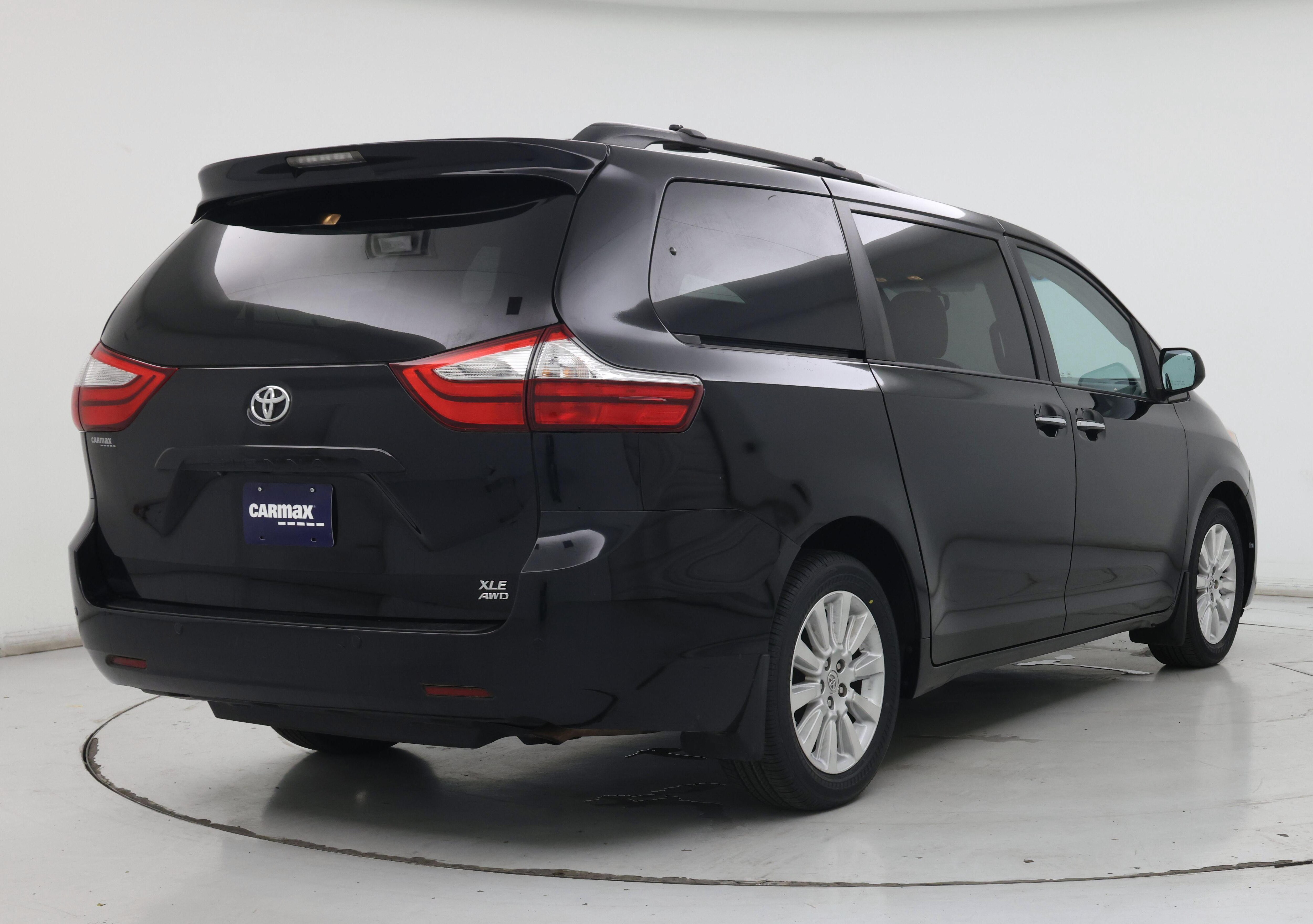 Thumbnail: 2015 Toyota Sienna - 8