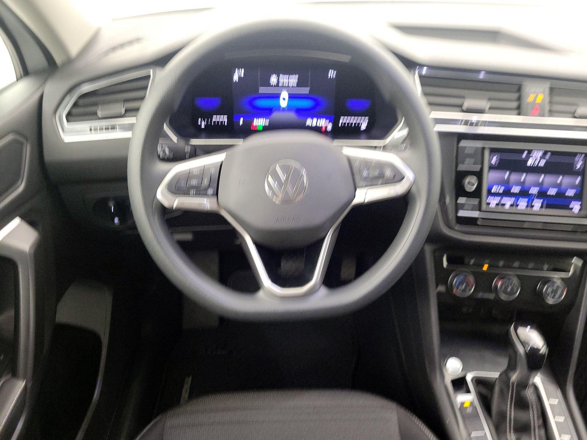 Thumbnail: 2022 Volkswagen Tiguan - 10