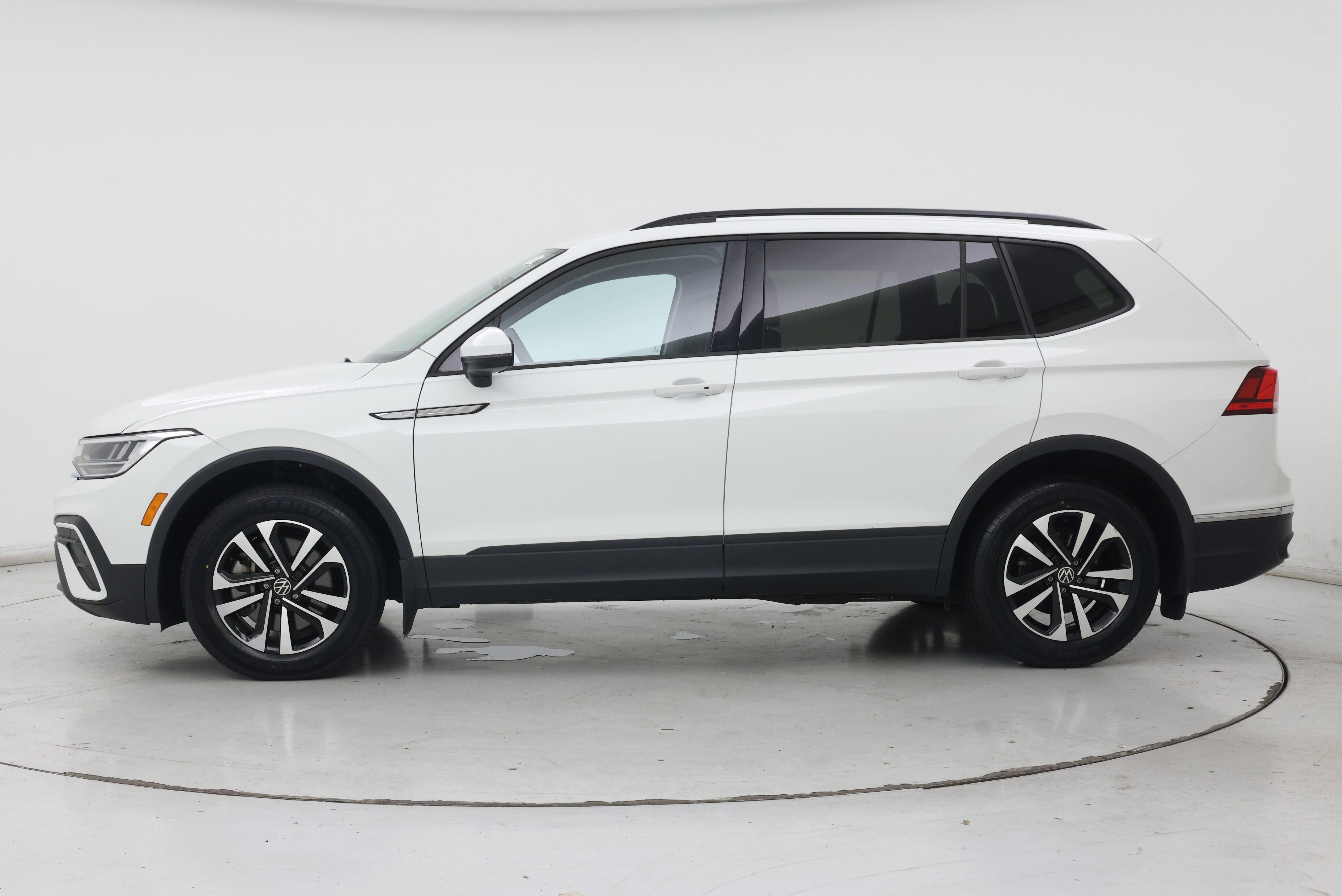 Thumbnail: 2022 Volkswagen Tiguan - 3