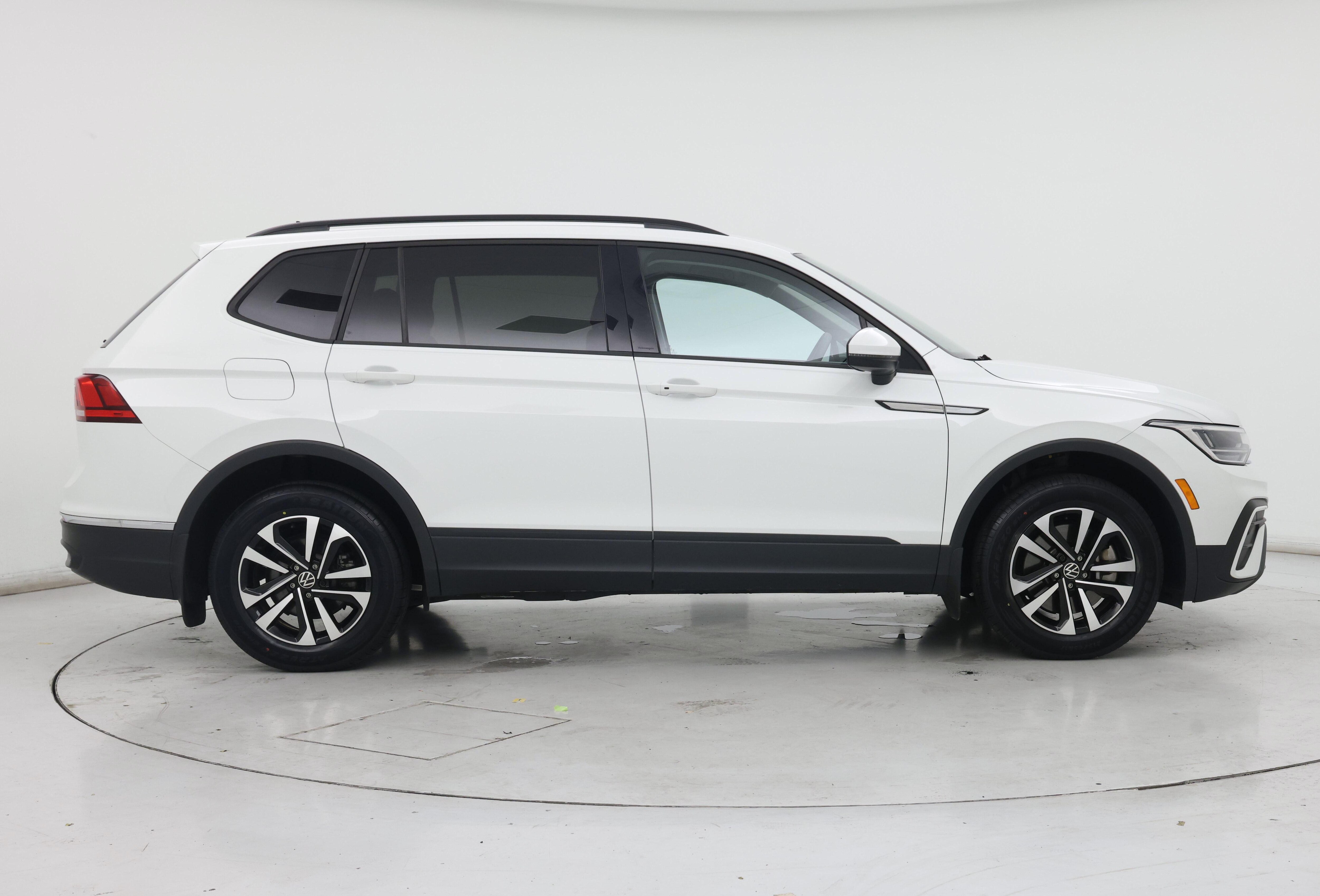 Thumbnail: 2022 Volkswagen Tiguan - 7