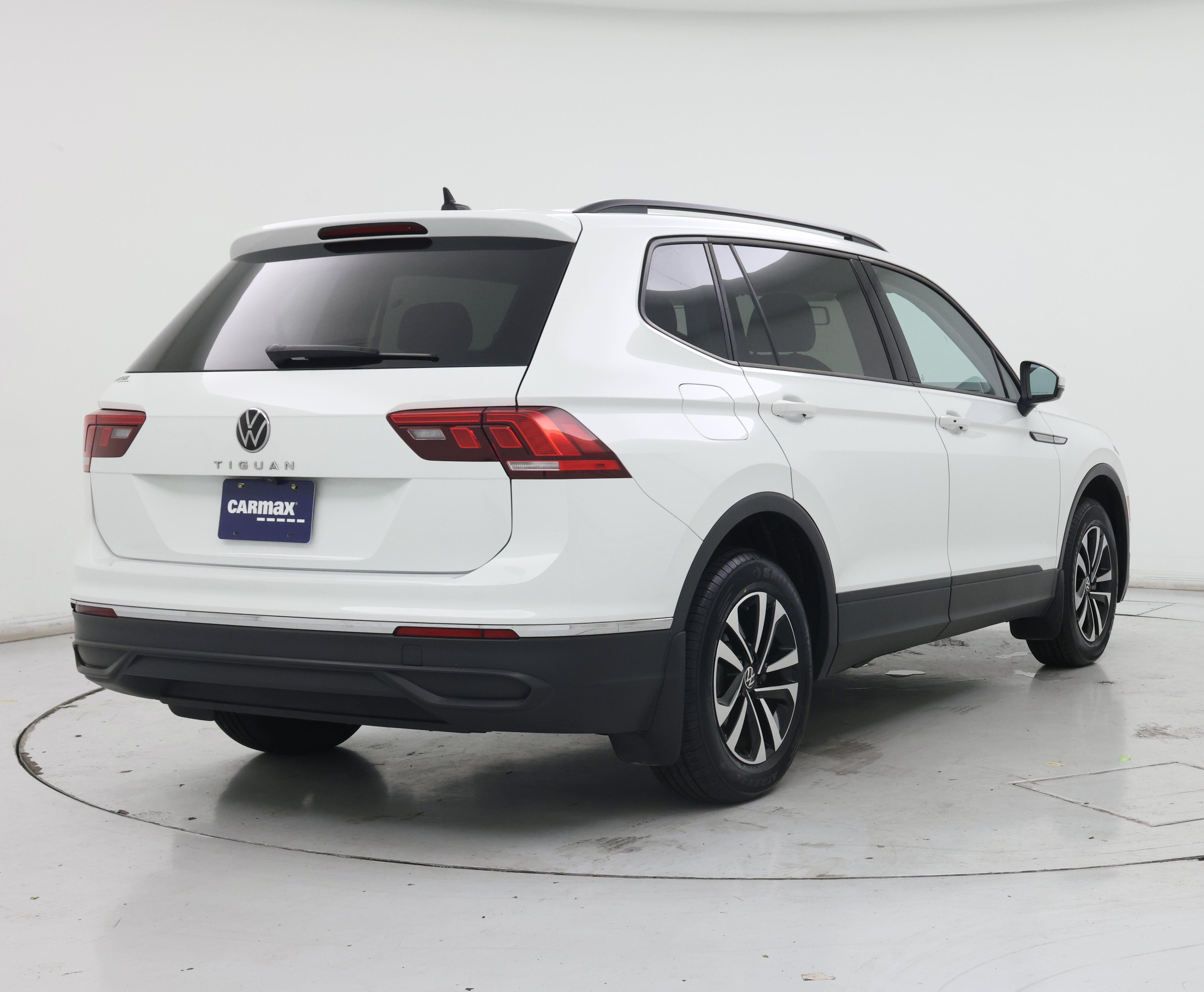Thumbnail: 2022 Volkswagen Tiguan - 8