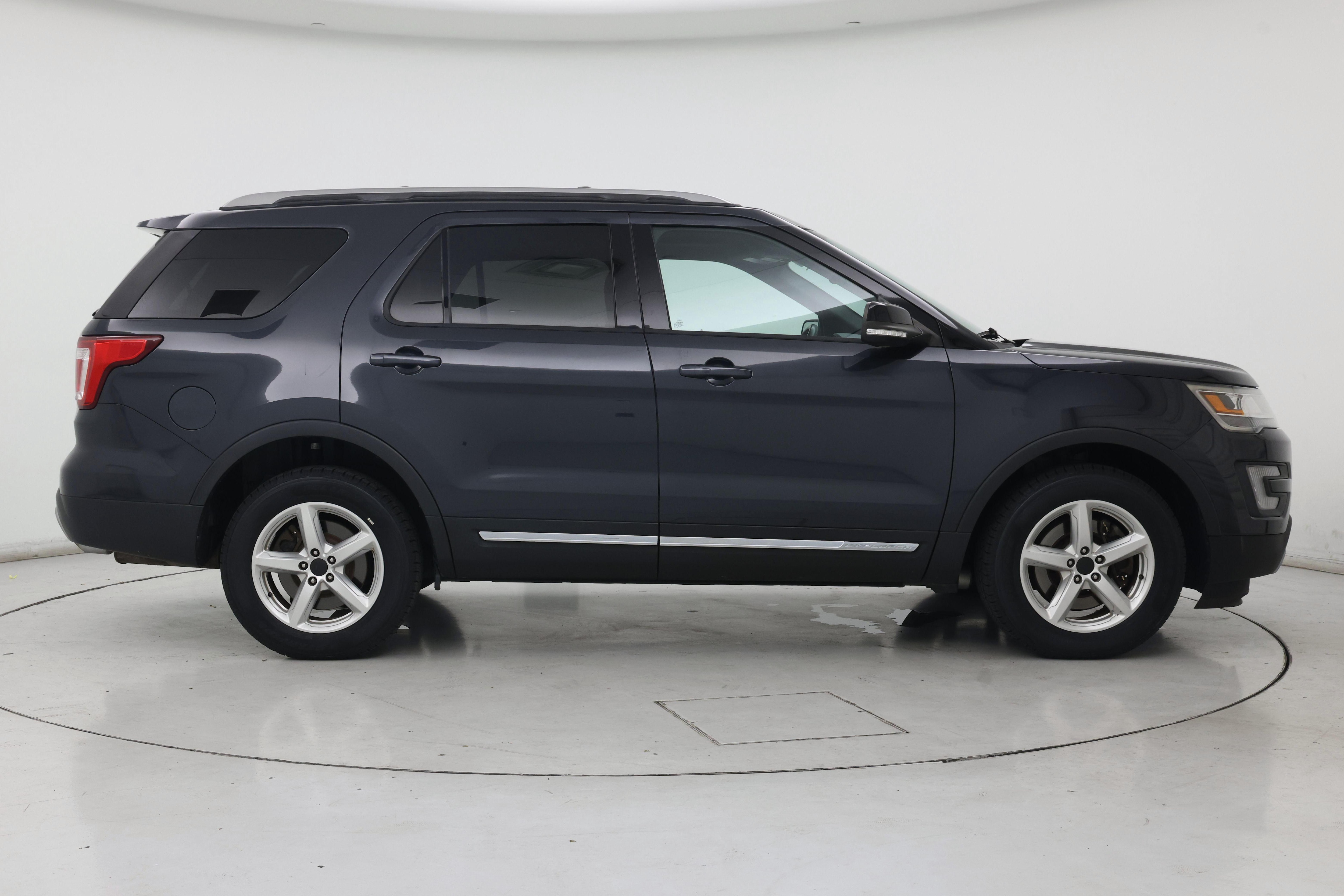 Thumbnail: 2017 Ford Explorer - 7