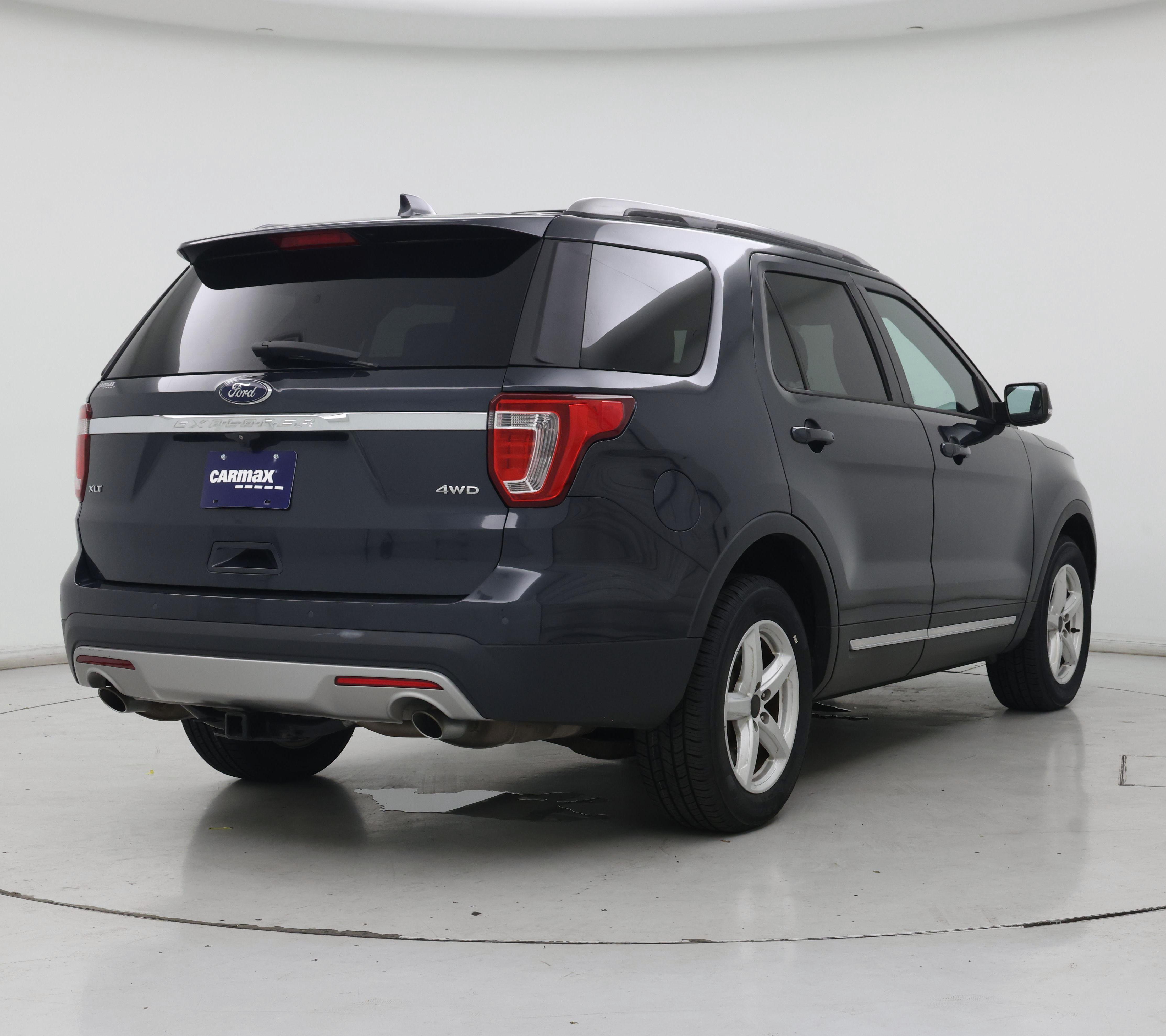 Thumbnail: 2017 Ford Explorer - 8