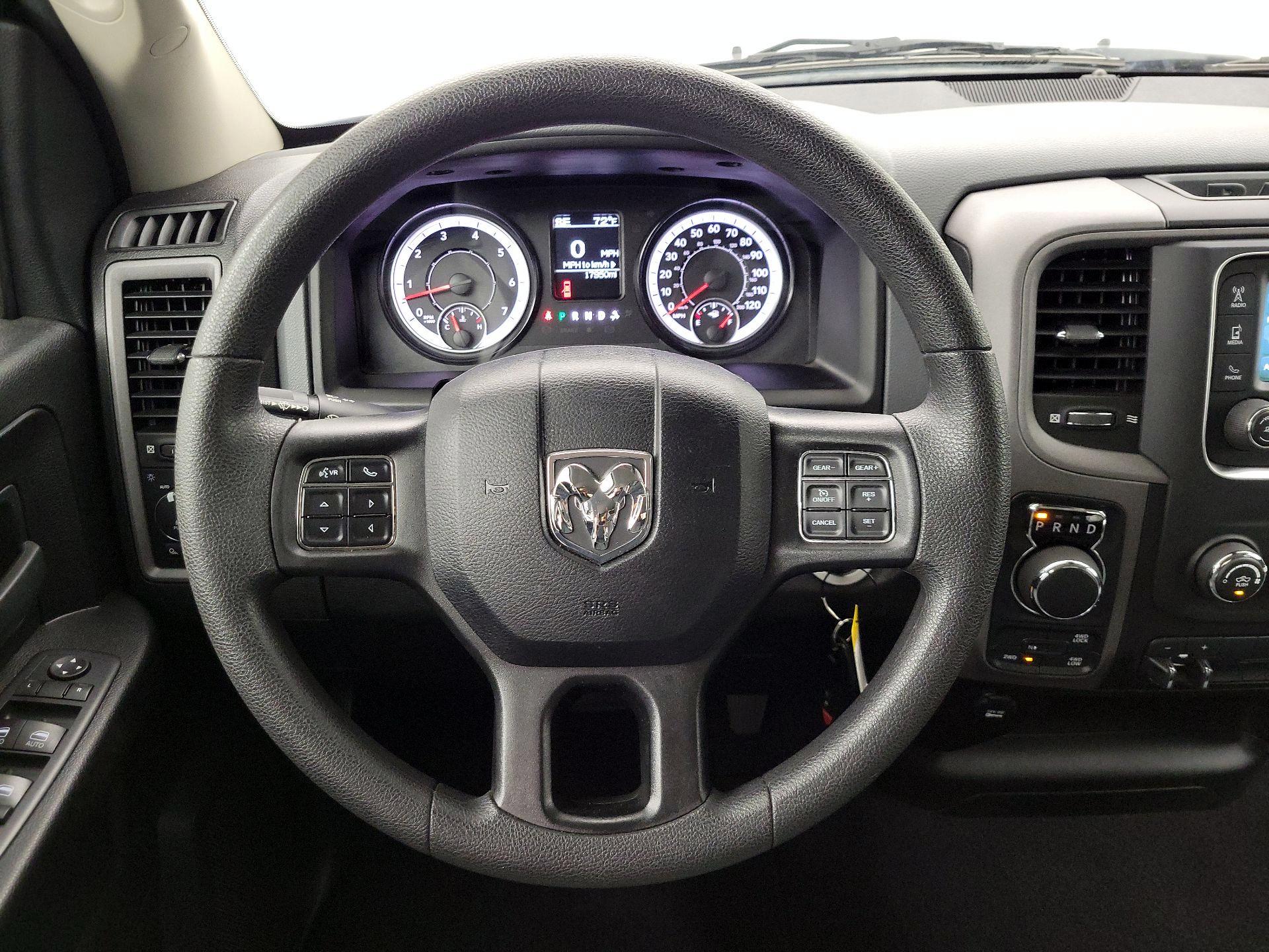 Thumbnail: 2020 RAM 1500 Classic - 10