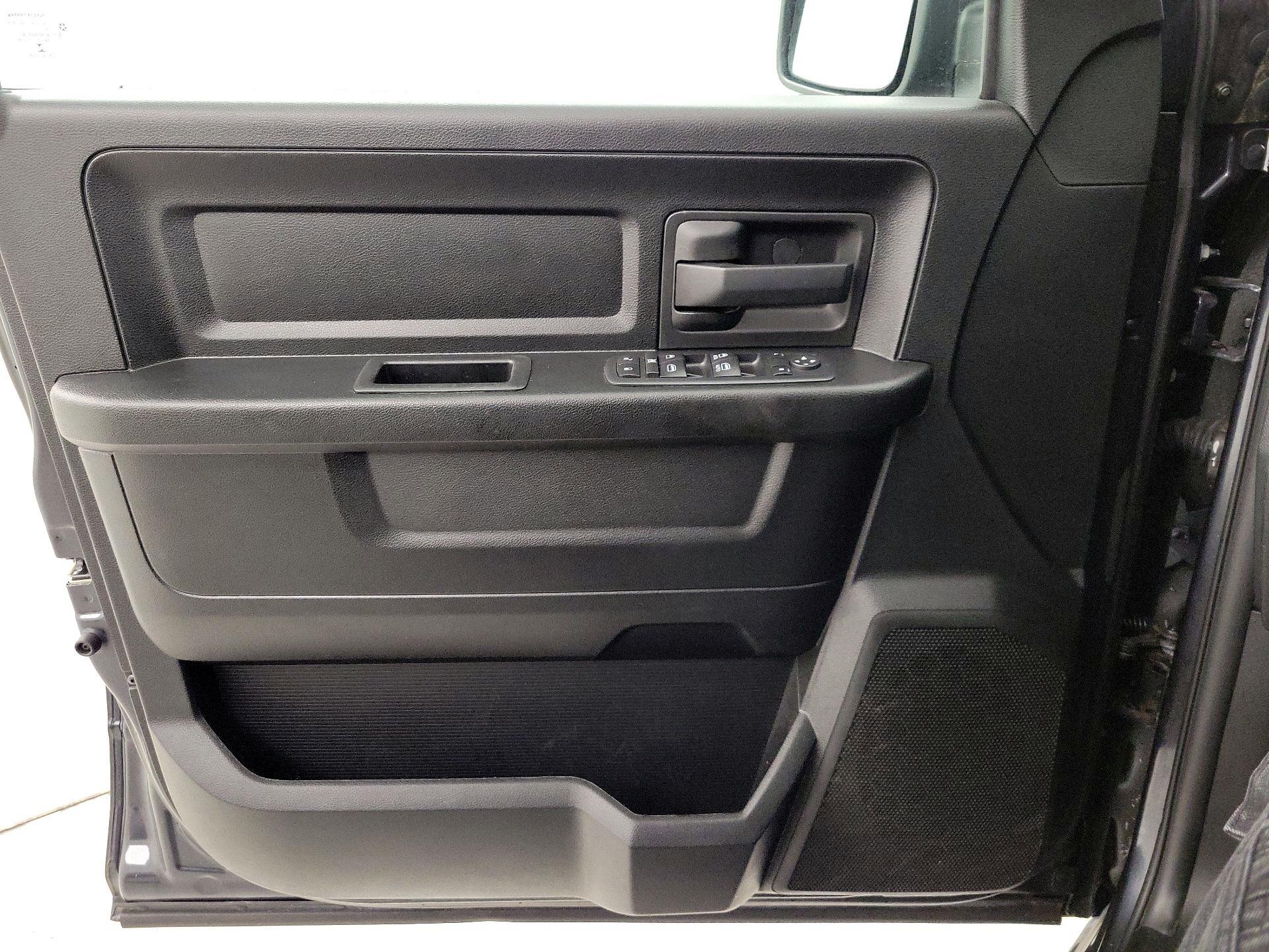Thumbnail: 2020 RAM 1500 Classic - 12