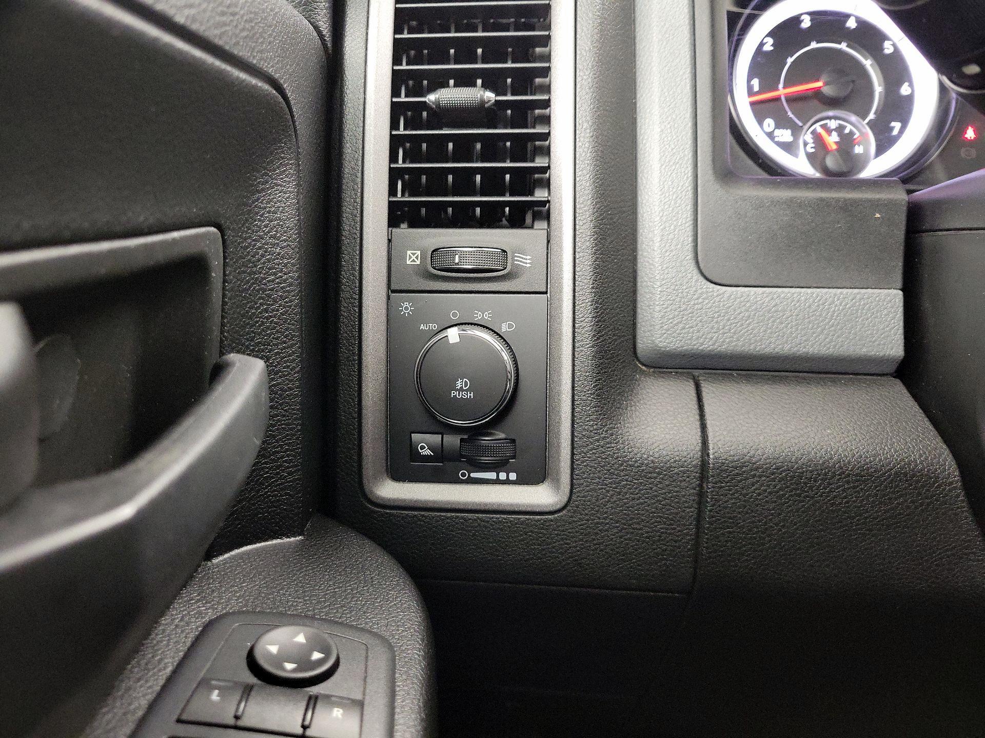 Thumbnail: 2020 RAM 1500 Classic - 13