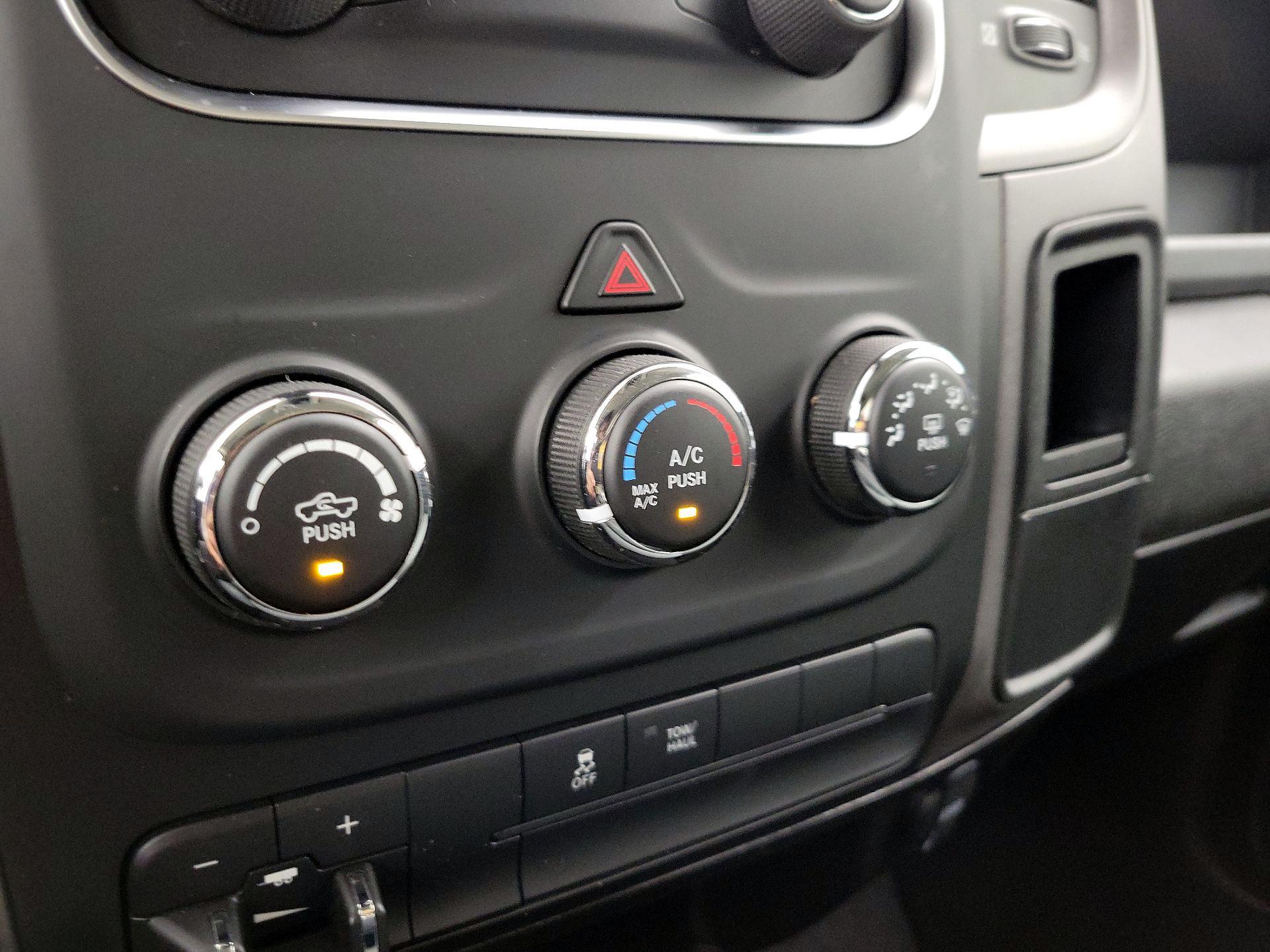 Thumbnail: 2020 RAM 1500 Classic - 16