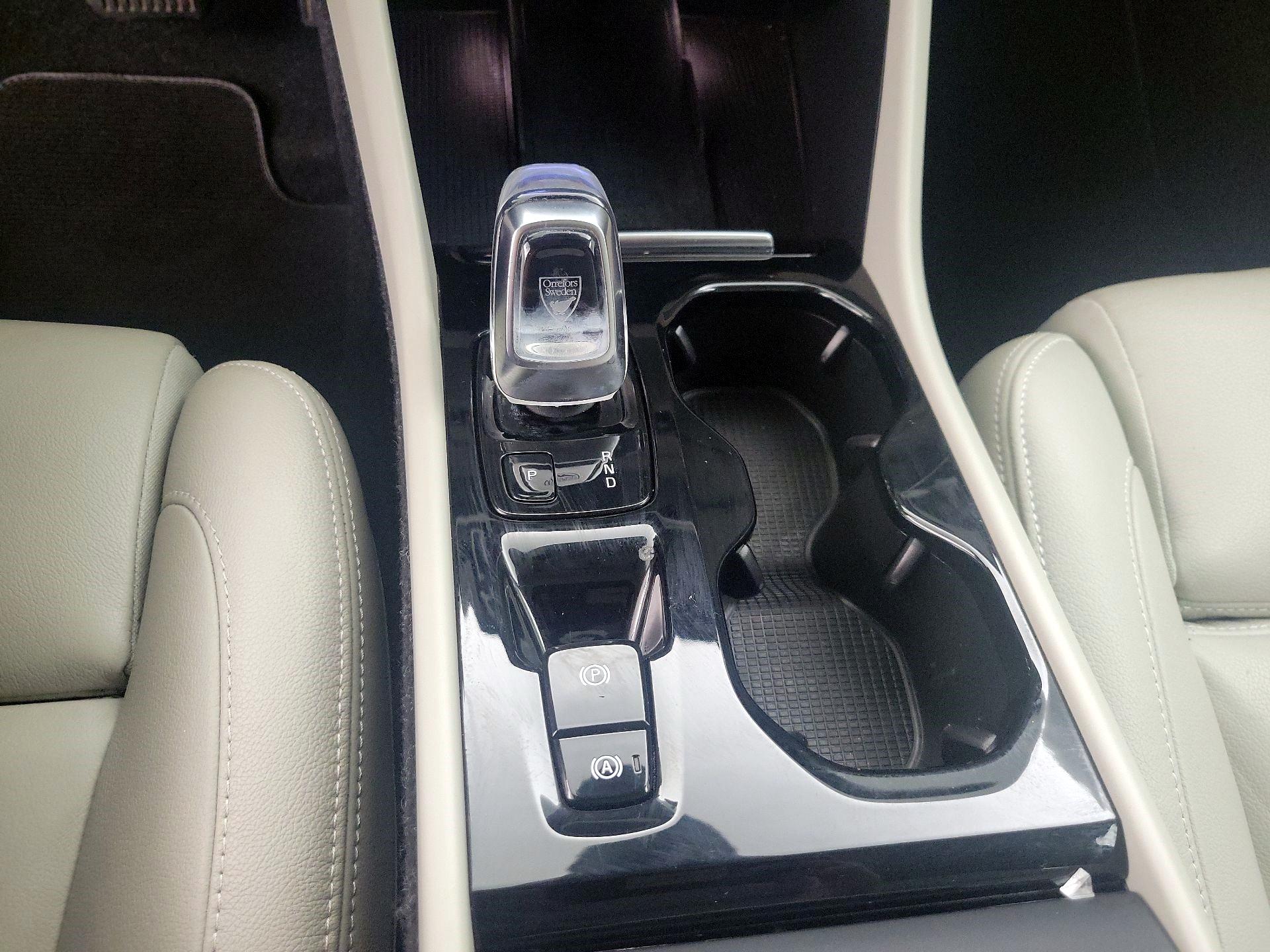 Thumbnail: 2020 Volvo XC40 - 18