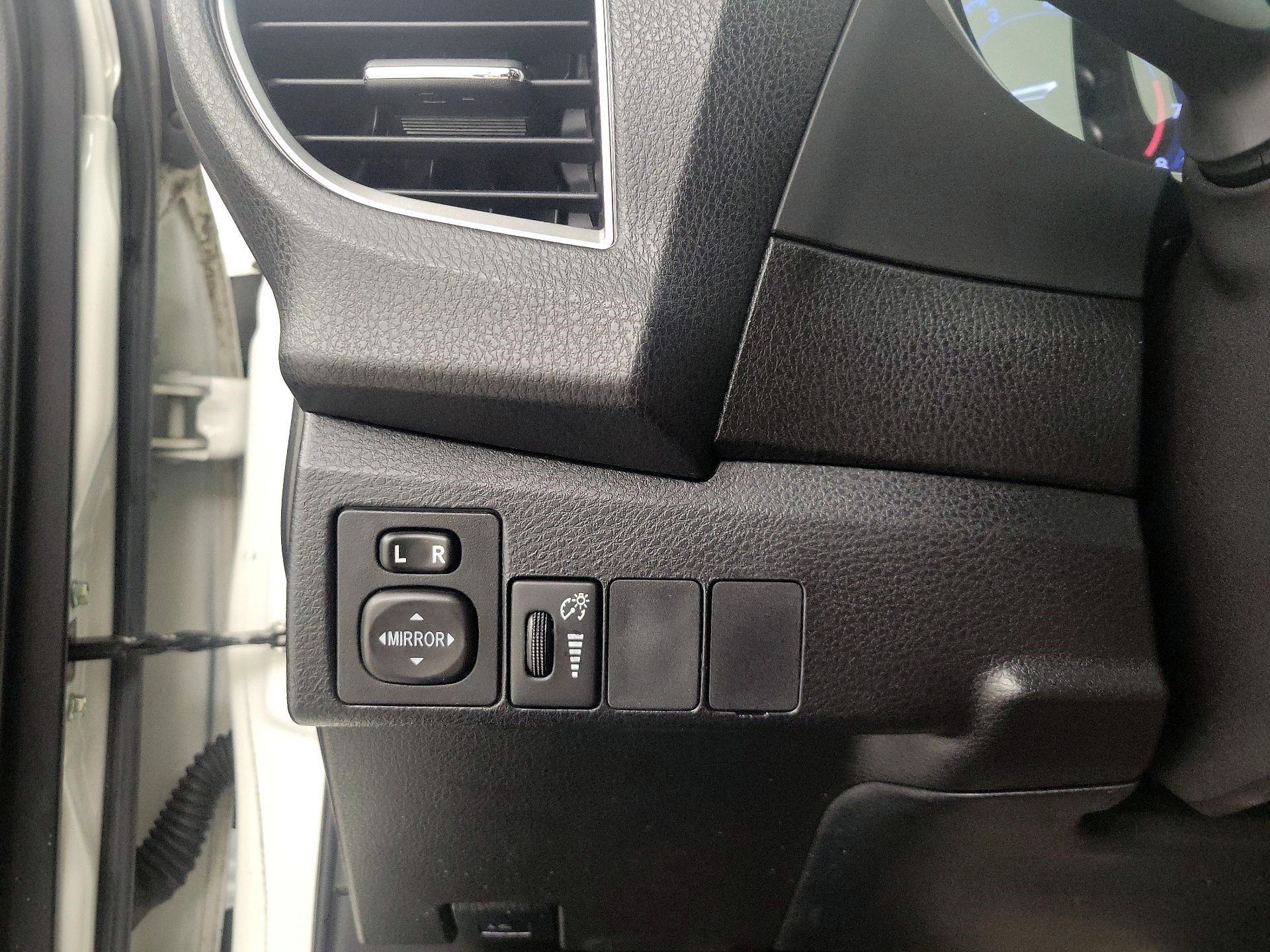 Thumbnail: 2015 Toyota Corolla - 13