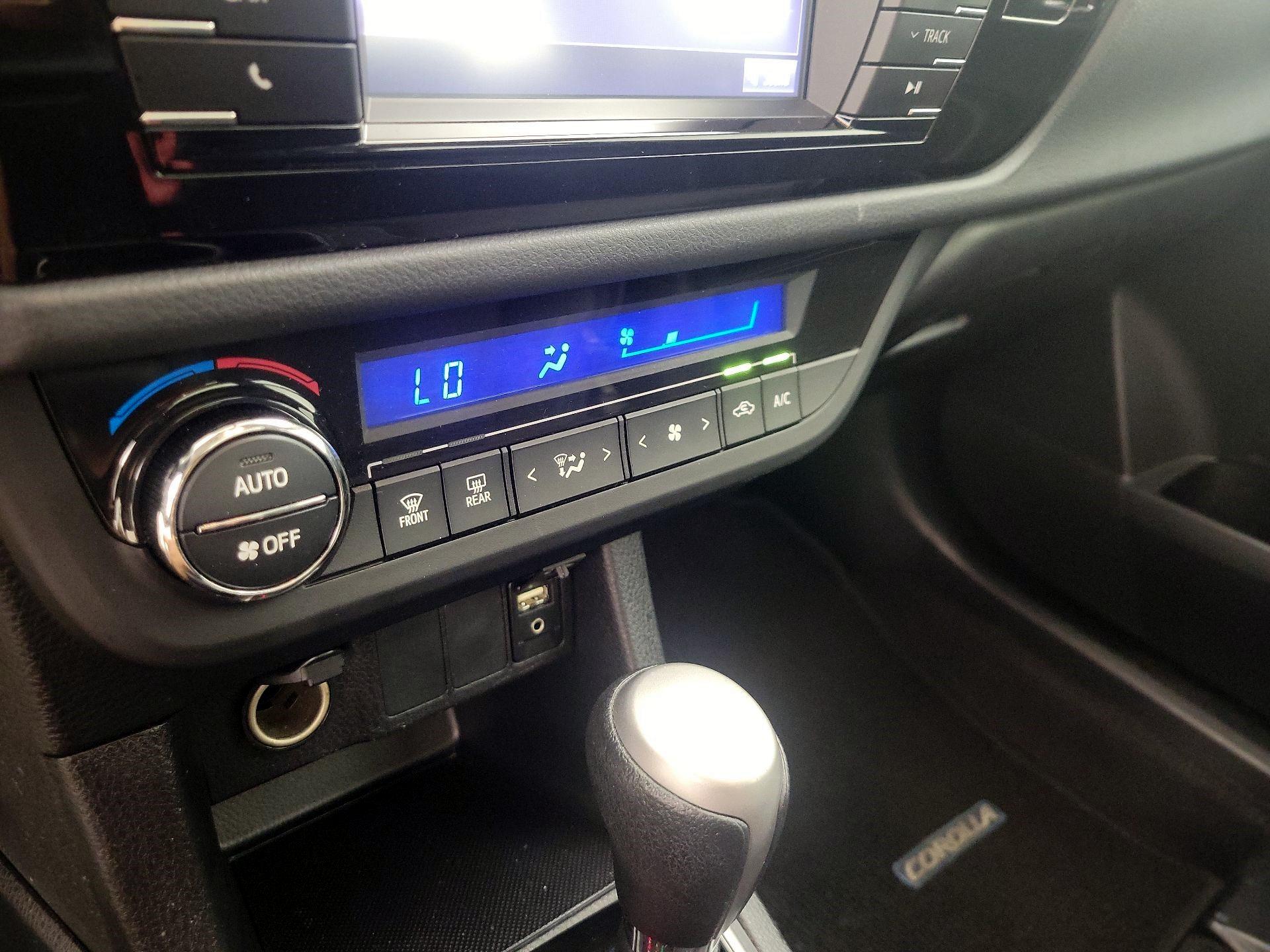 Thumbnail: 2015 Toyota Corolla - 16