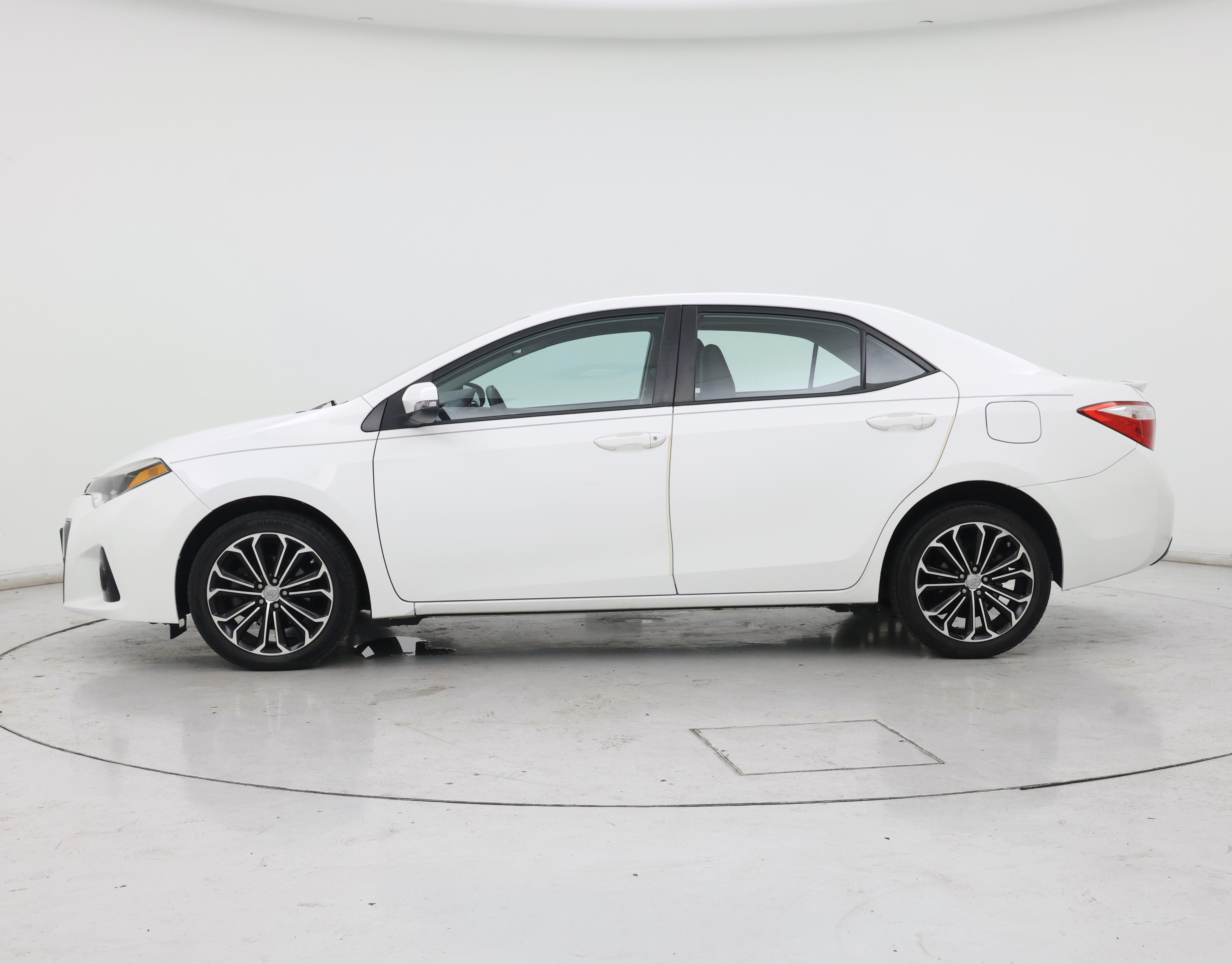 Thumbnail: 2015 Toyota Corolla - 3