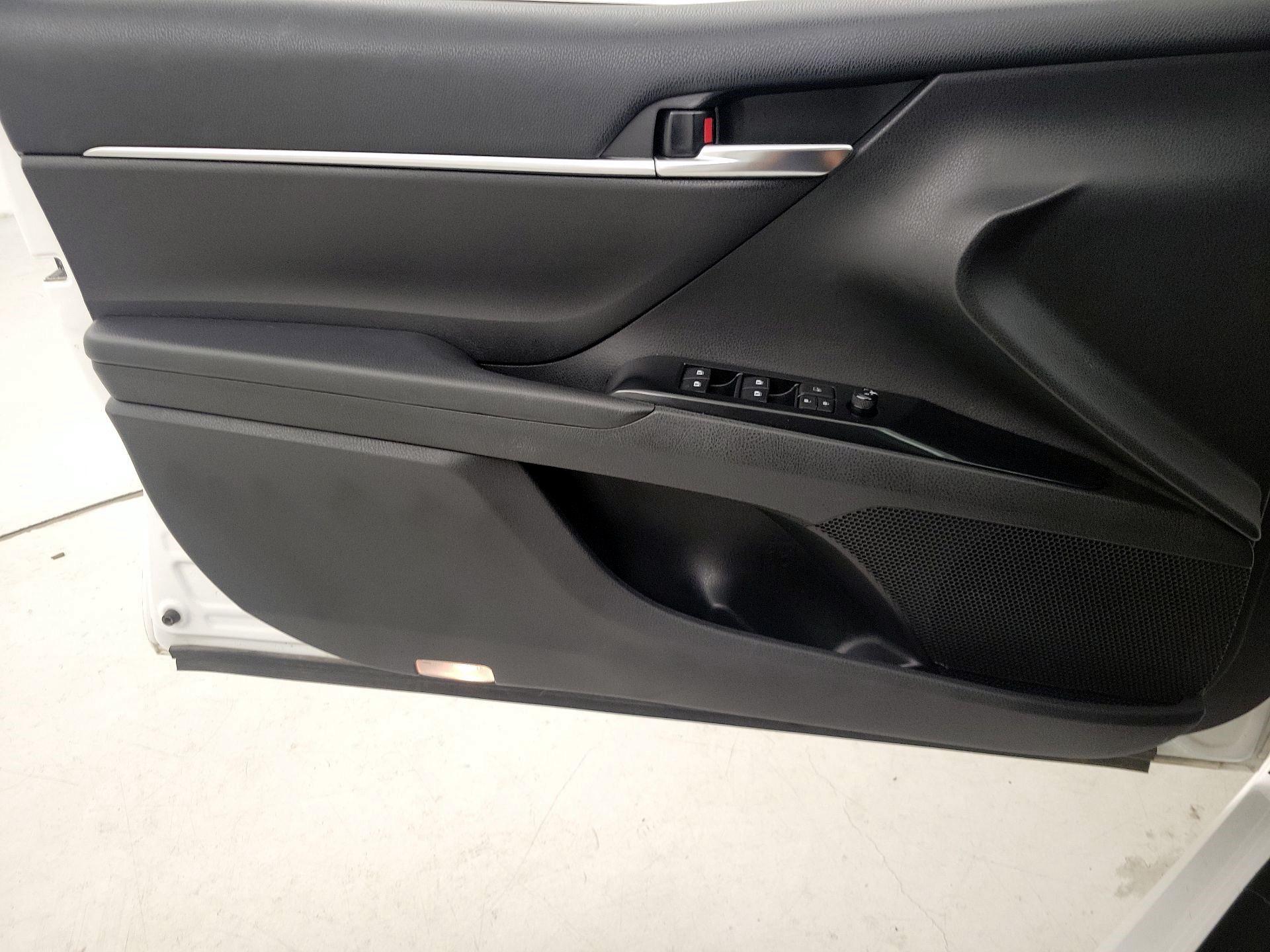 Thumbnail: 2019 Toyota Camry - 12