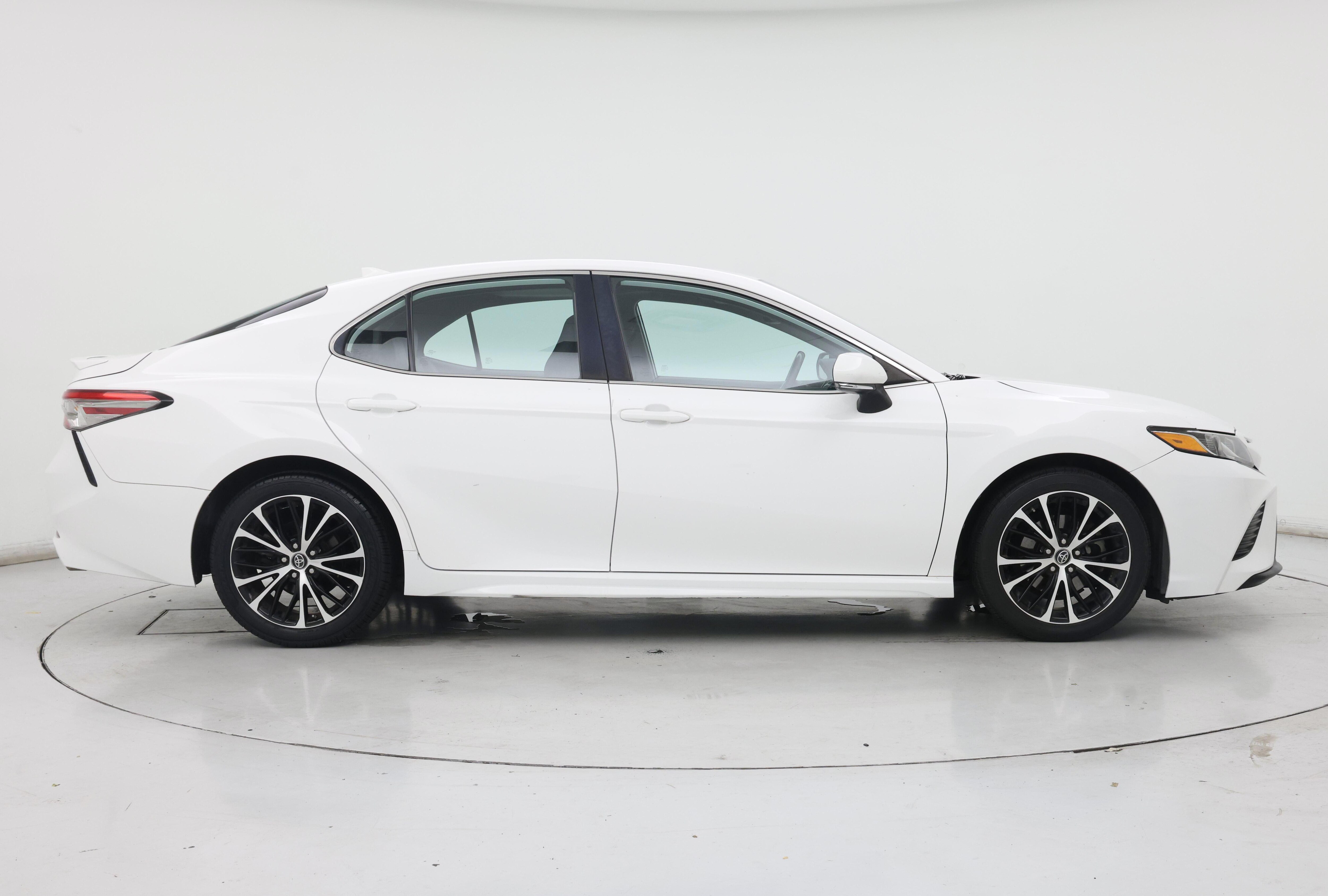 Thumbnail: 2019 Toyota Camry - 7