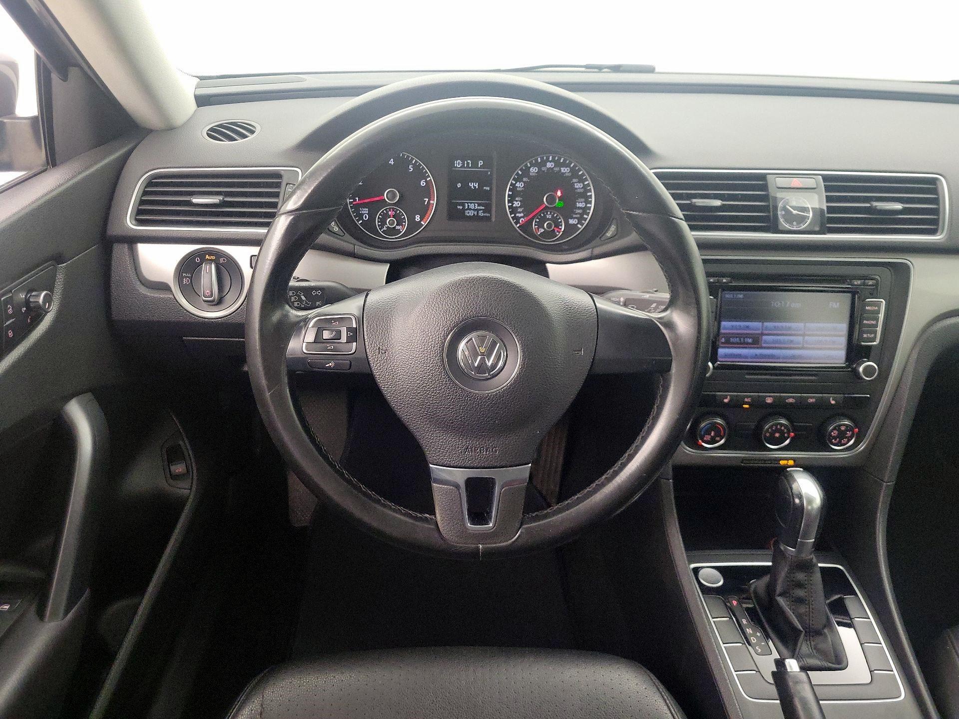 Thumbnail: 2015 Volkswagen Passat - 10
