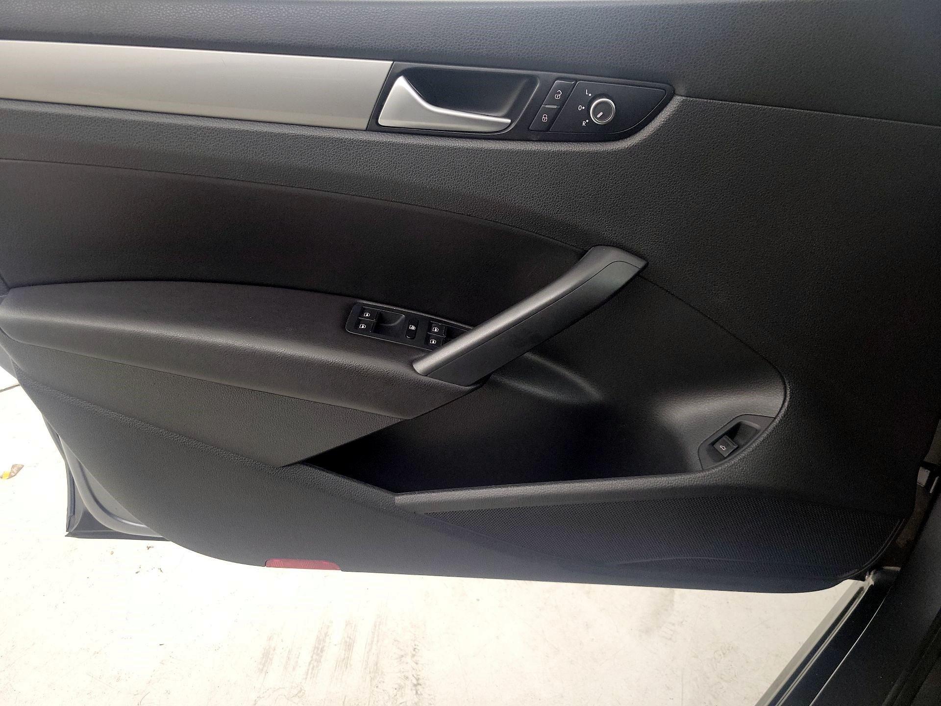 Thumbnail: 2015 Volkswagen Passat - 12