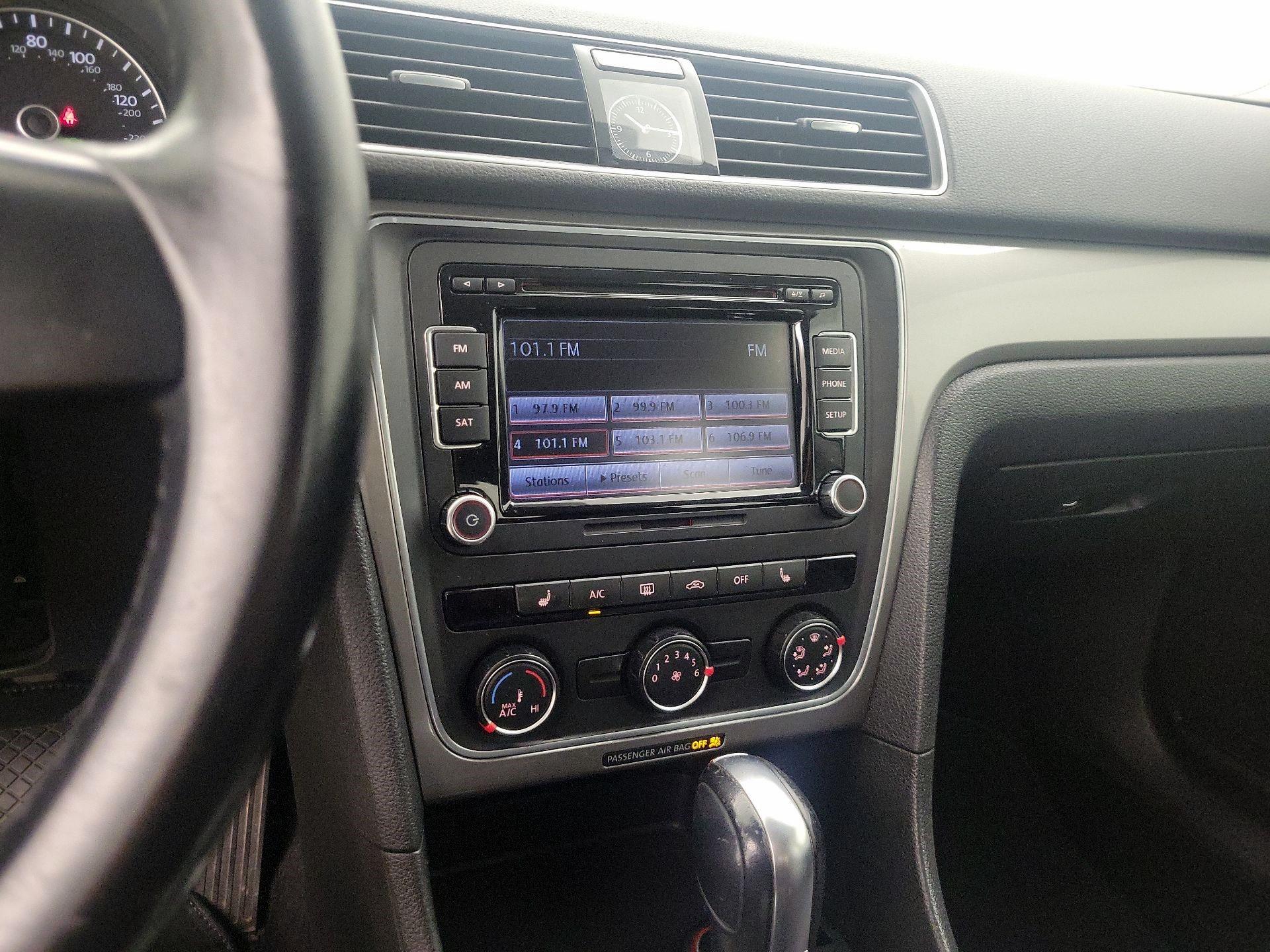 Thumbnail: 2015 Volkswagen Passat - 15
