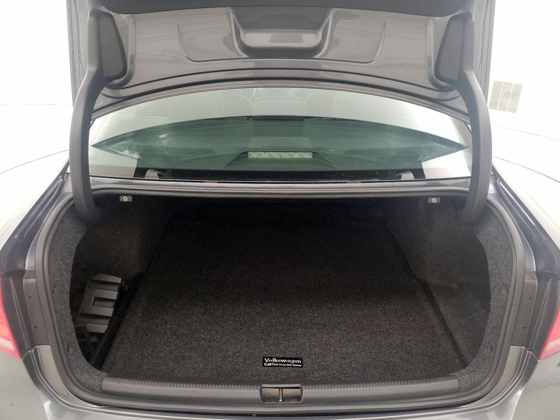 Thumbnail: 2015 Volkswagen Passat - 20