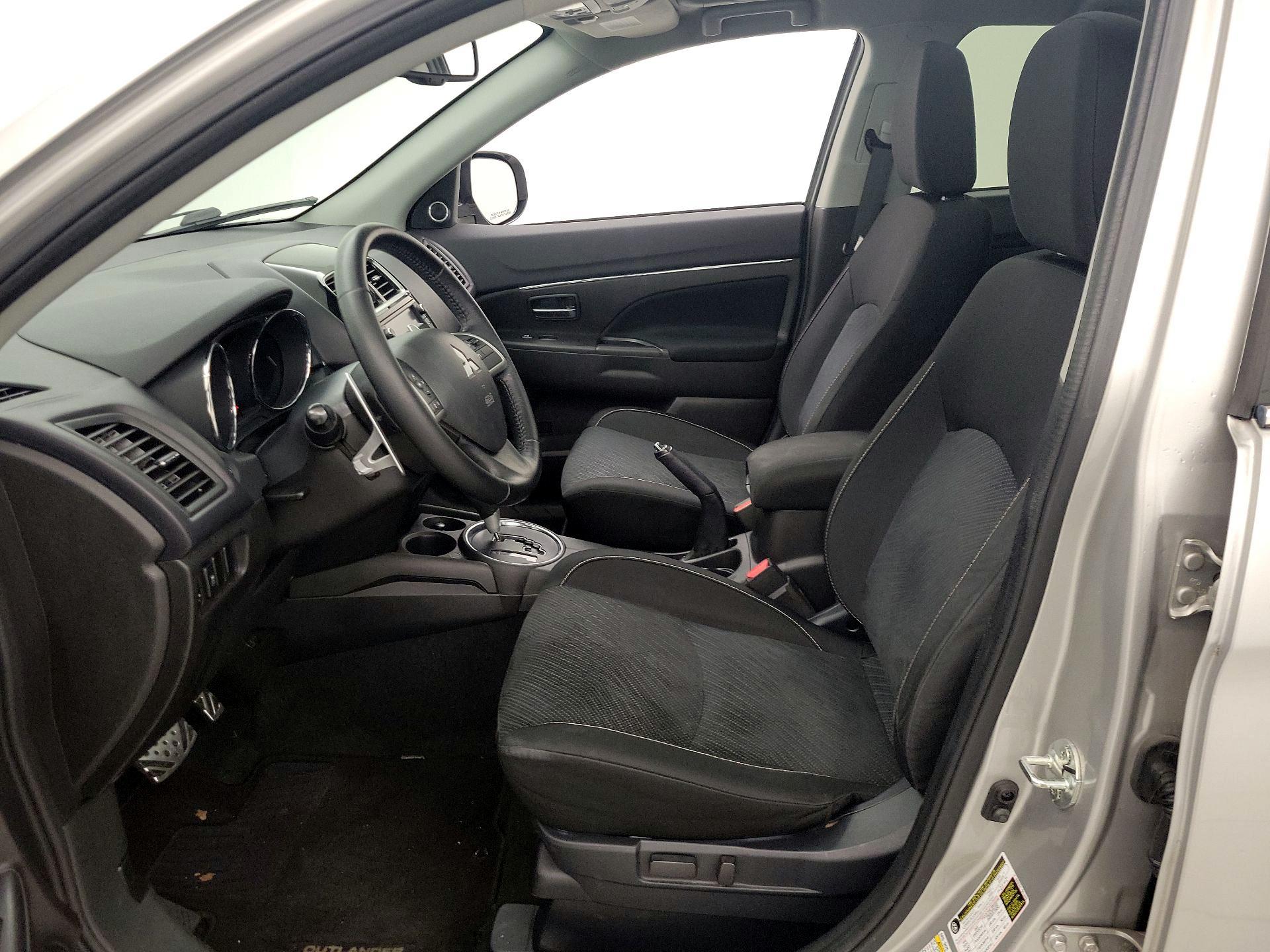 Thumbnail: 2015 Mitsubishi Outlander Sport - 11