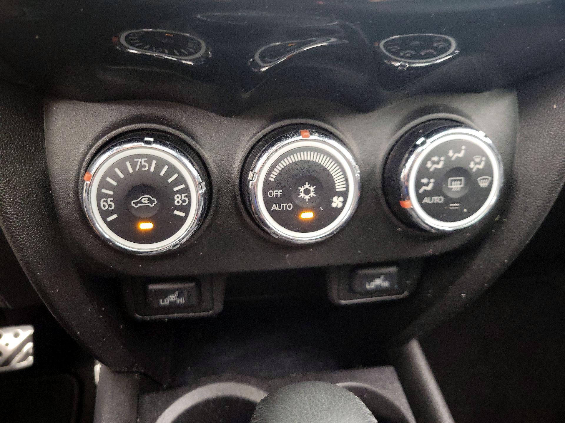 Thumbnail: 2015 Mitsubishi Outlander Sport - 17
